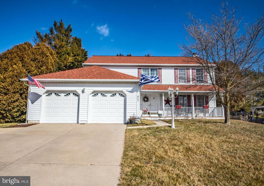 Beautiful spacious Colonial in Forest Lakes with 2-car garage, 5 bedrooms and 3.5 baths! 3 finished levels with many customs features. Formal living room, separate dining room, gourmet eat-in kitchen with center island and spacious family room with wood burning fireplace. Primary bedroom suite has cathedral ceiling with walk-in closet and attached primary bath. Lower level has recreation/family room and full bath.  New roof, low maintenance for years to come. This could be your dream home!