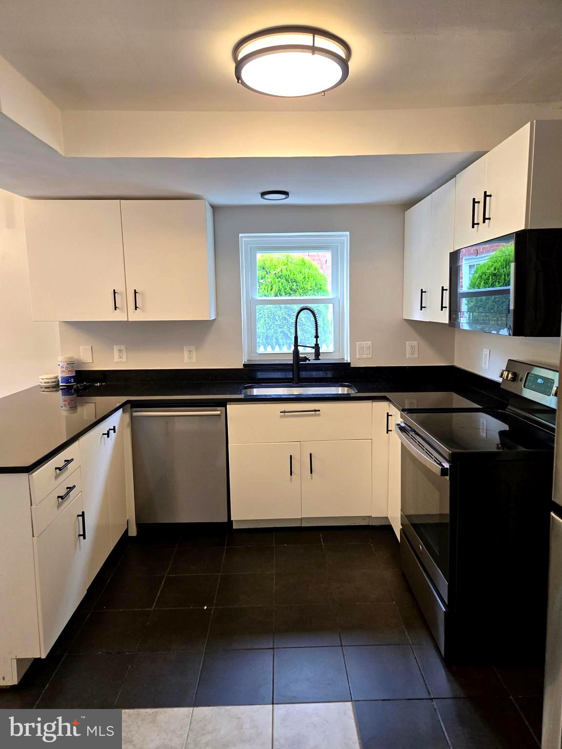 WHISTLING PINES - Residential