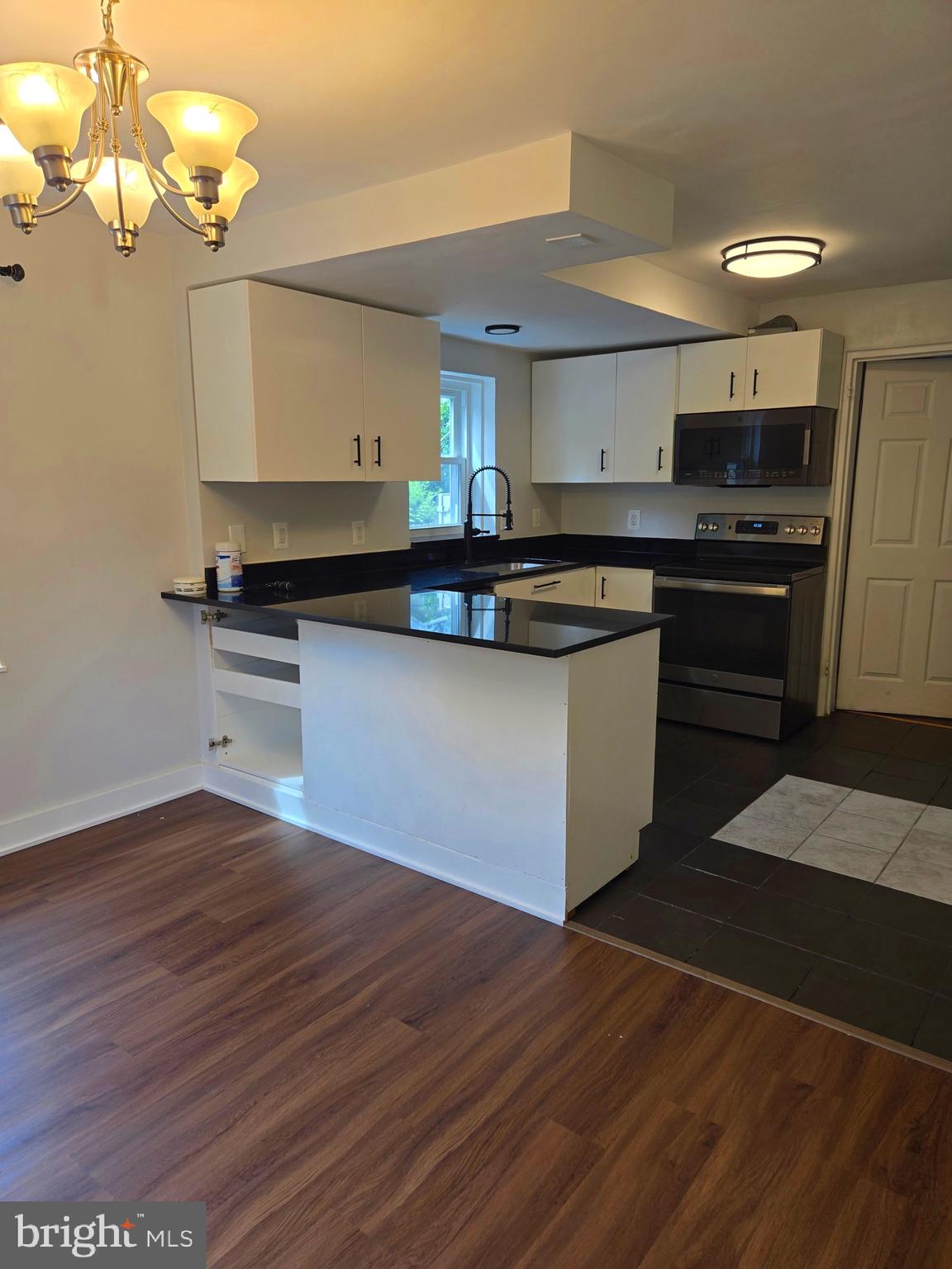 WHISTLING PINES - Residential