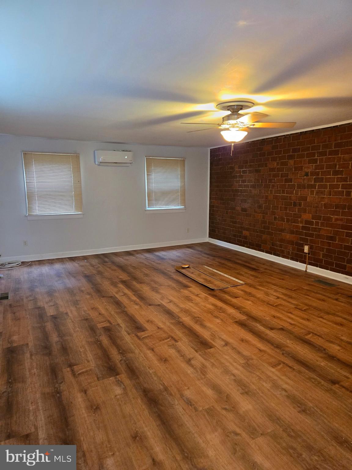 WHISTLING PINES - Residential