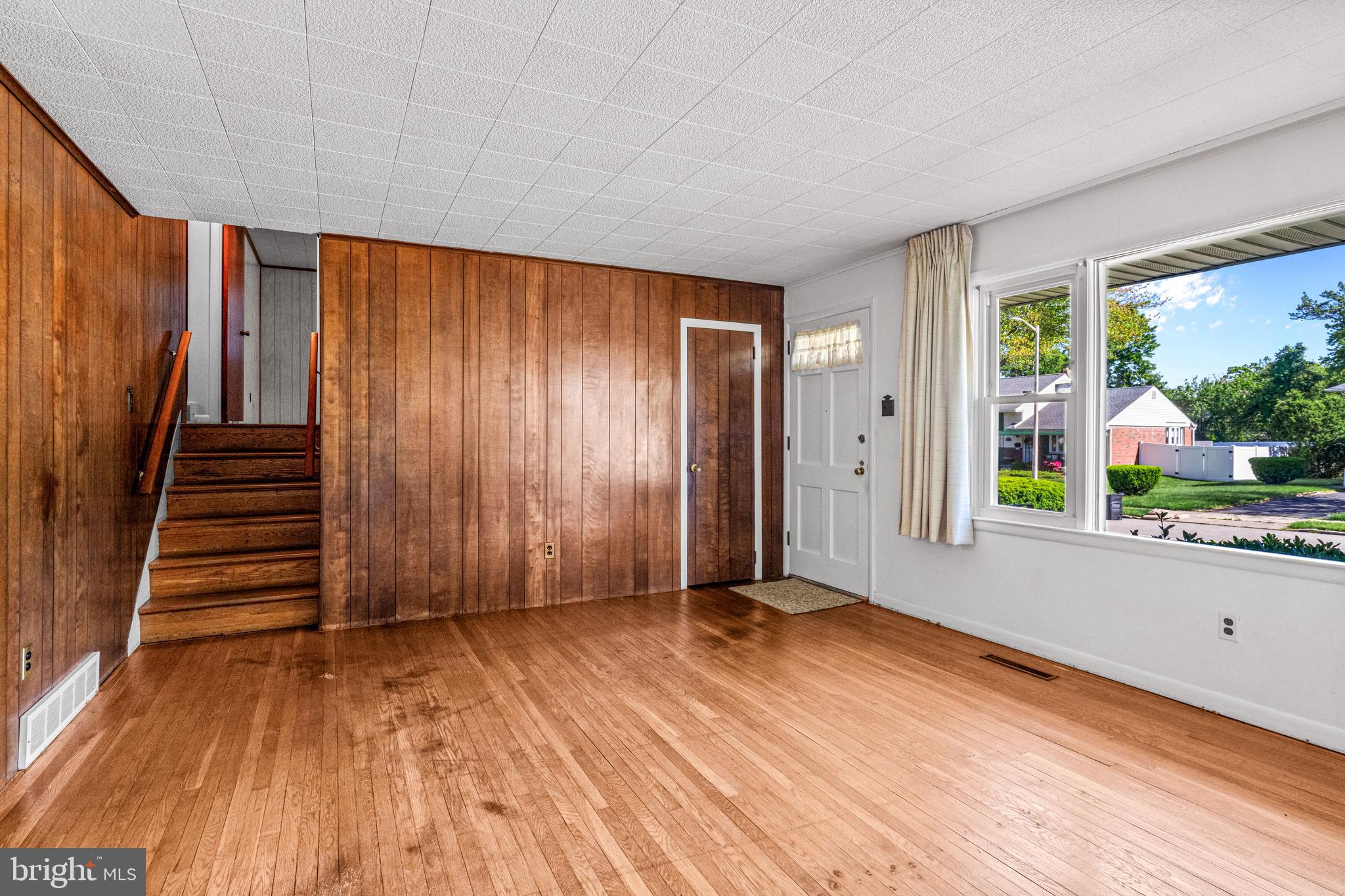 7704 LAUREL LANE