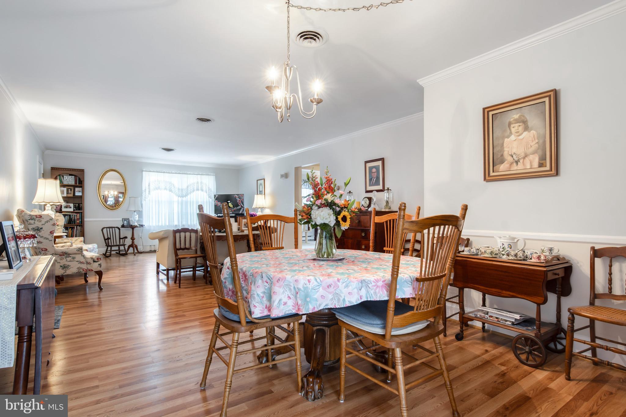 COLONIAL MANOR - Residential