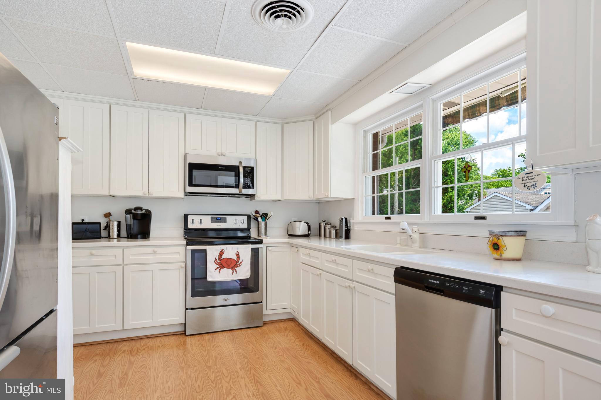 COLONIAL MANOR - Residential