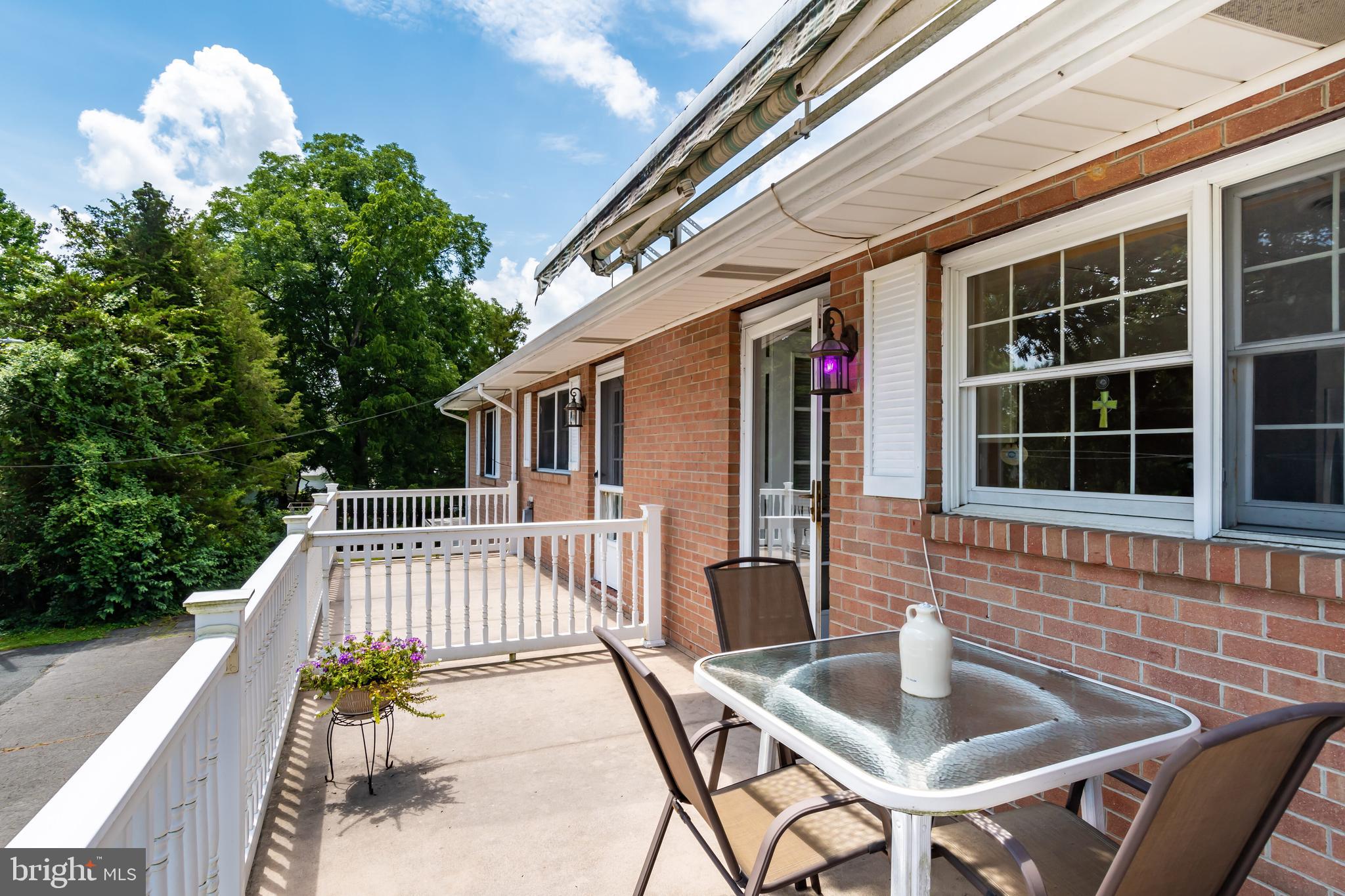 COLONIAL MANOR - Residential