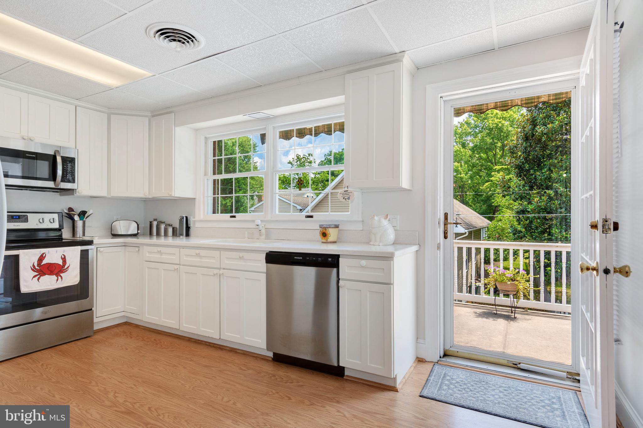 COLONIAL MANOR - Residential