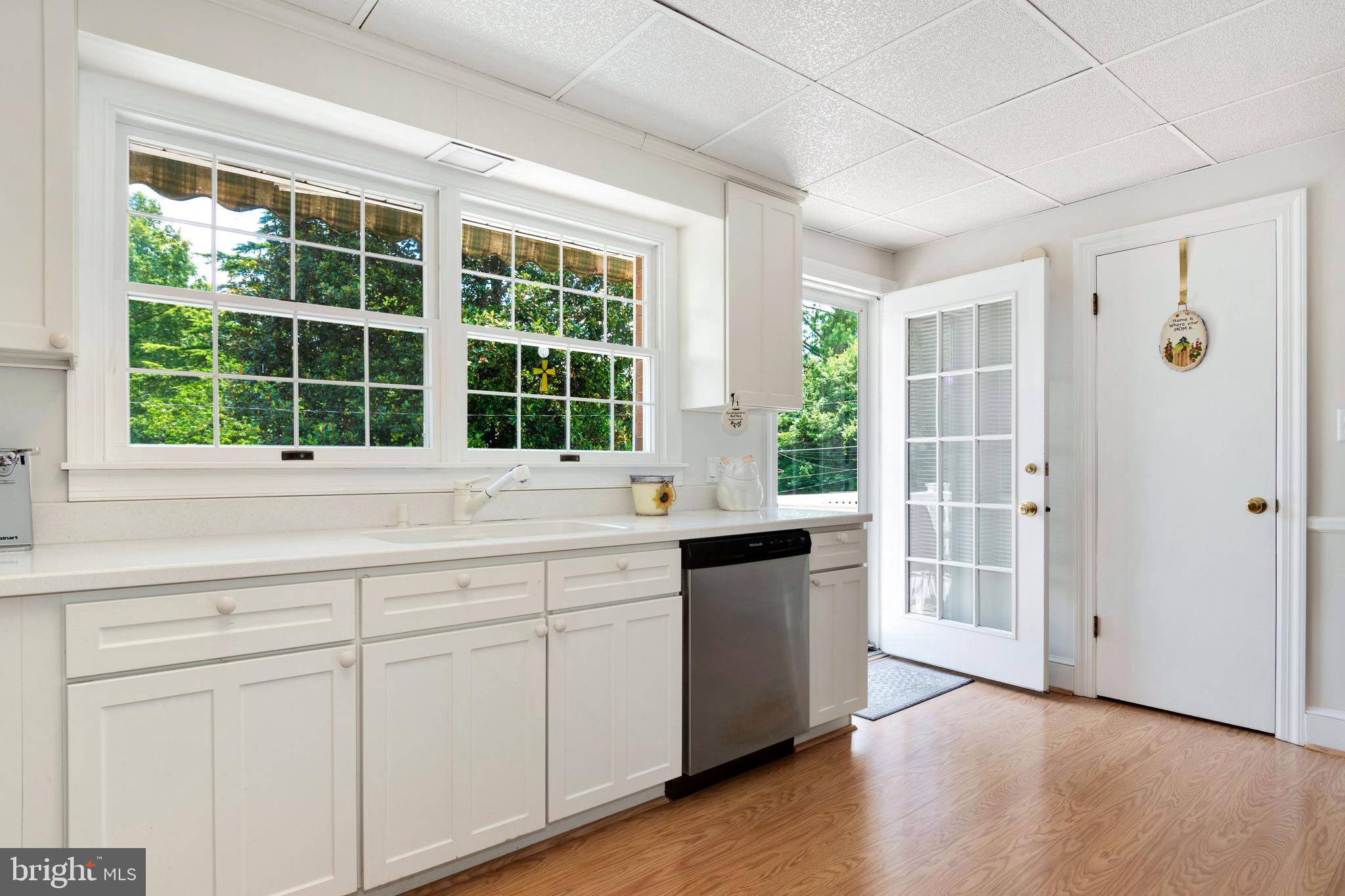 COLONIAL MANOR - Residential