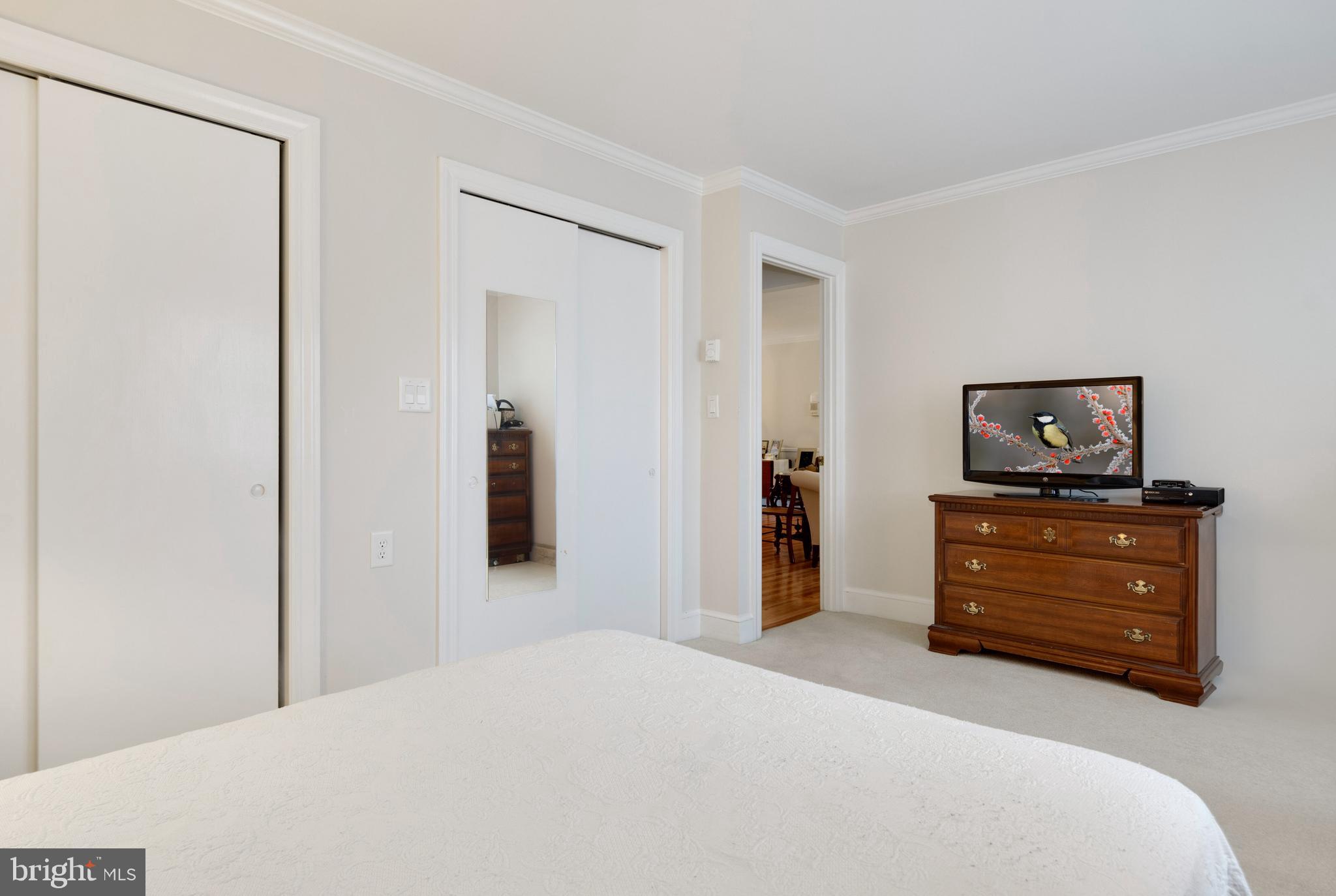 COLONIAL MANOR - Residential