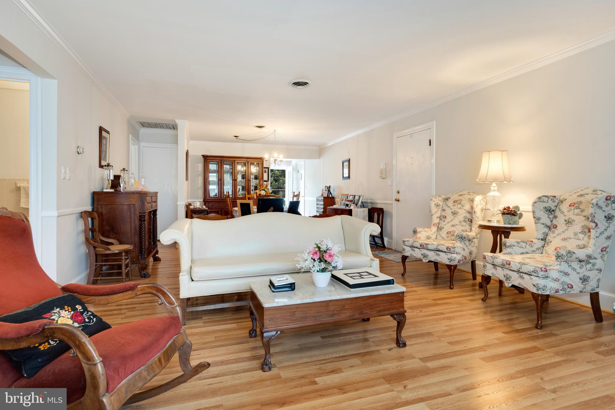 COLONIAL MANOR - Residential