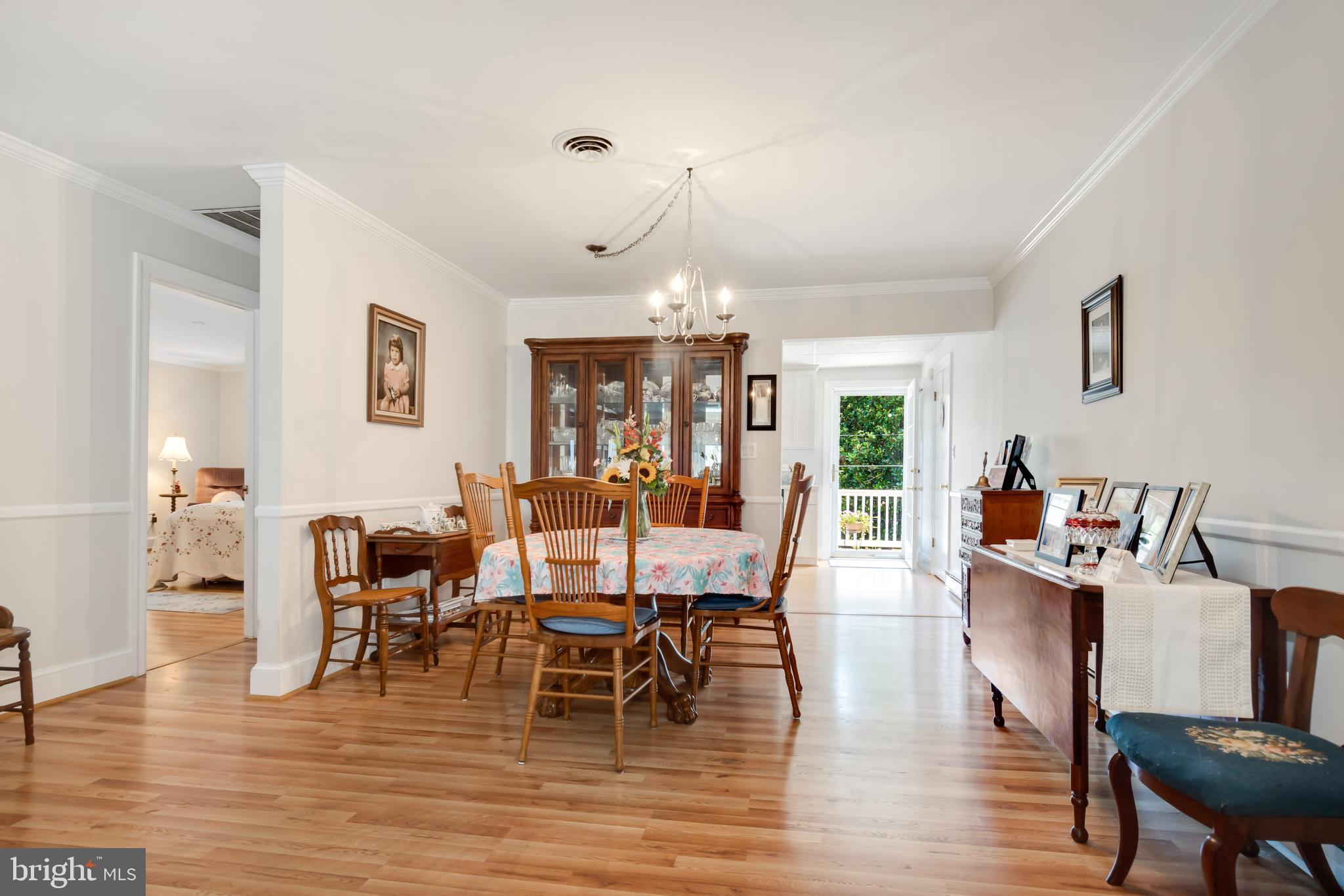 COLONIAL MANOR - Residential