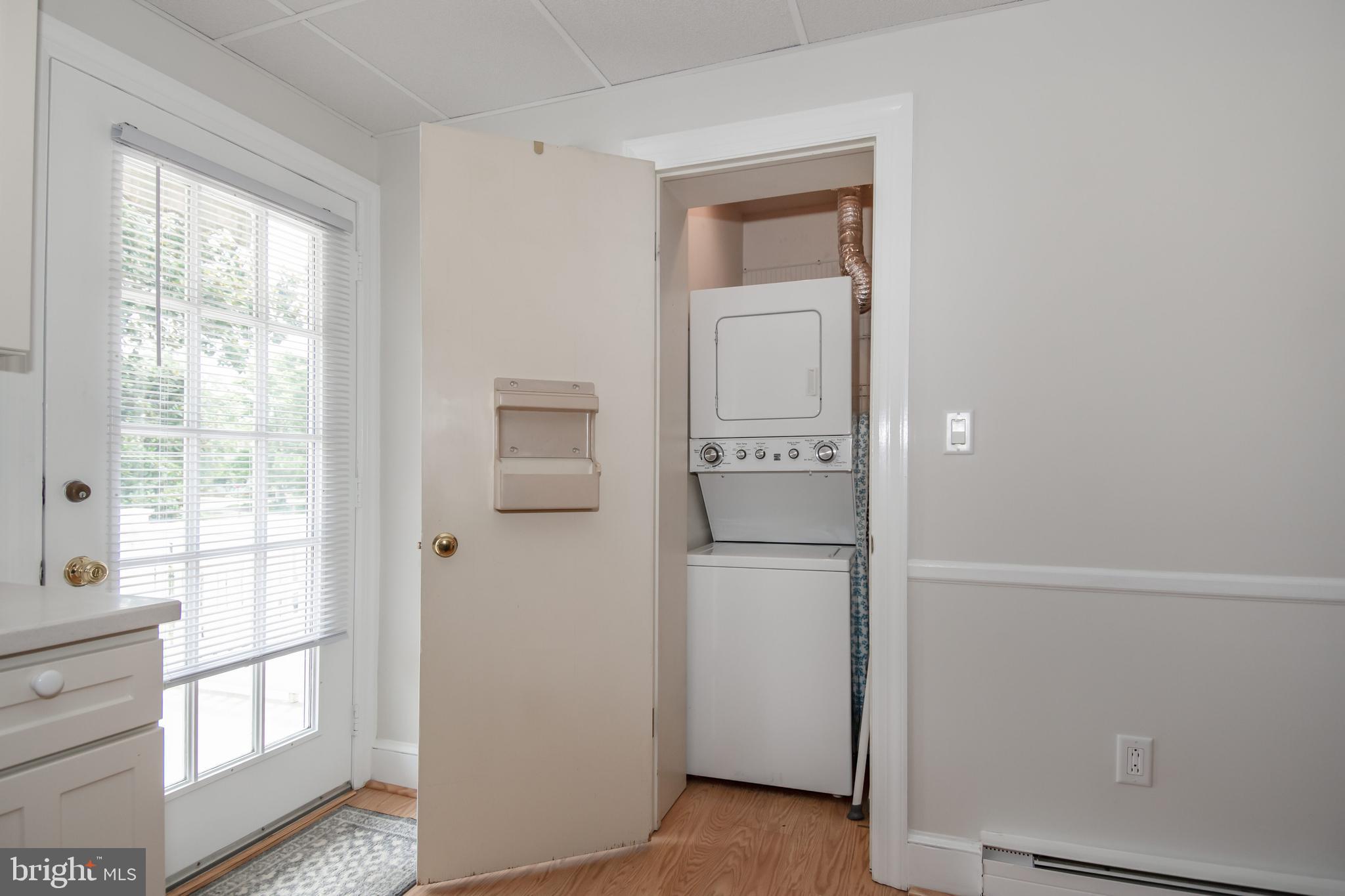 COLONIAL MANOR - Residential