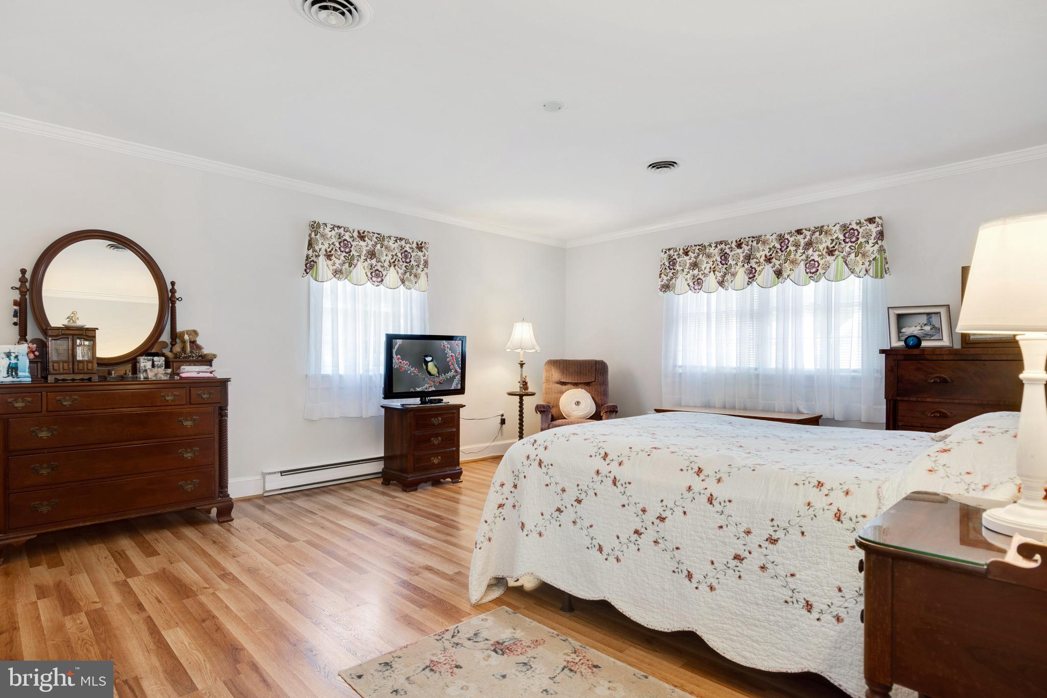 COLONIAL MANOR - Residential