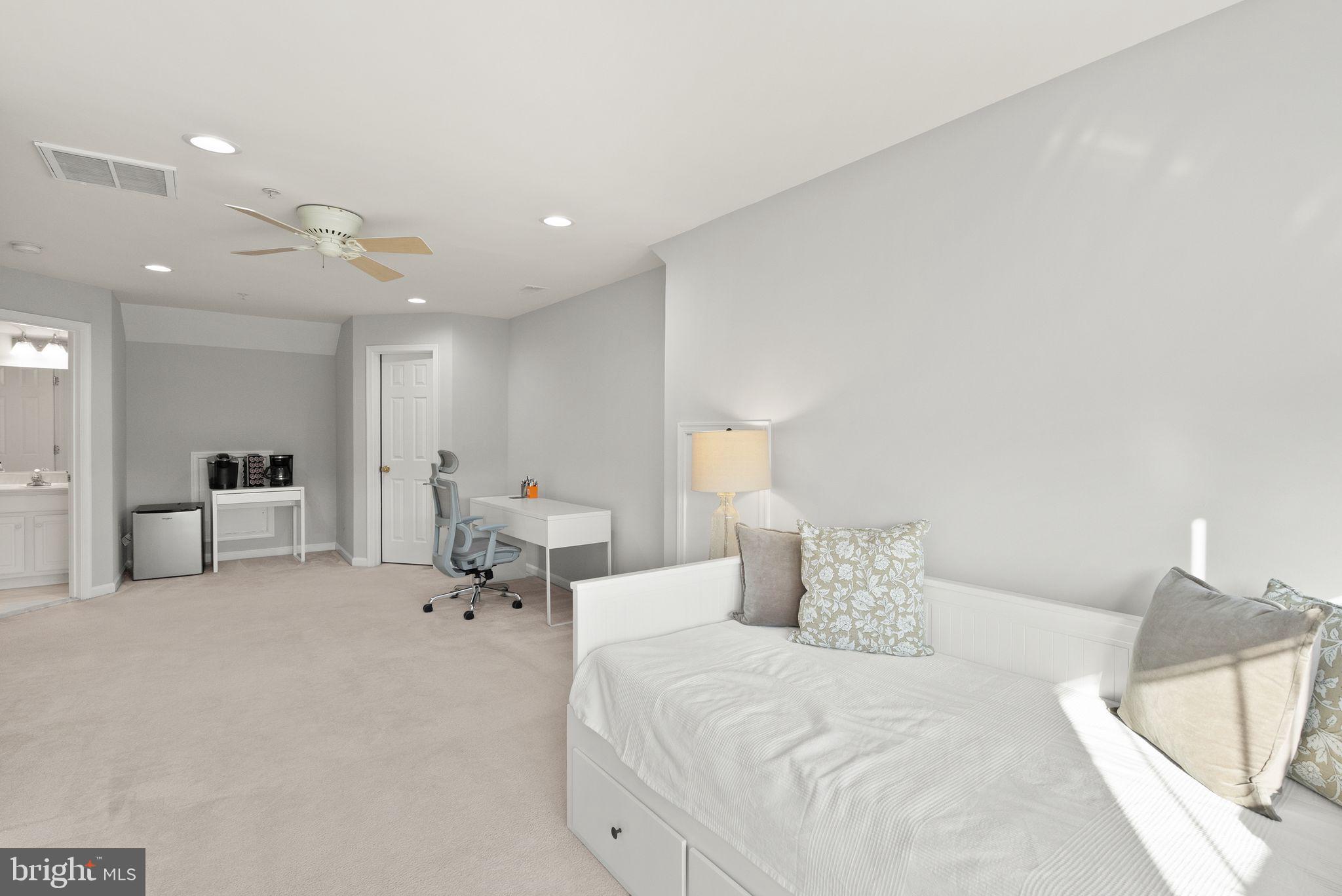 ASPEN HILL - Residential