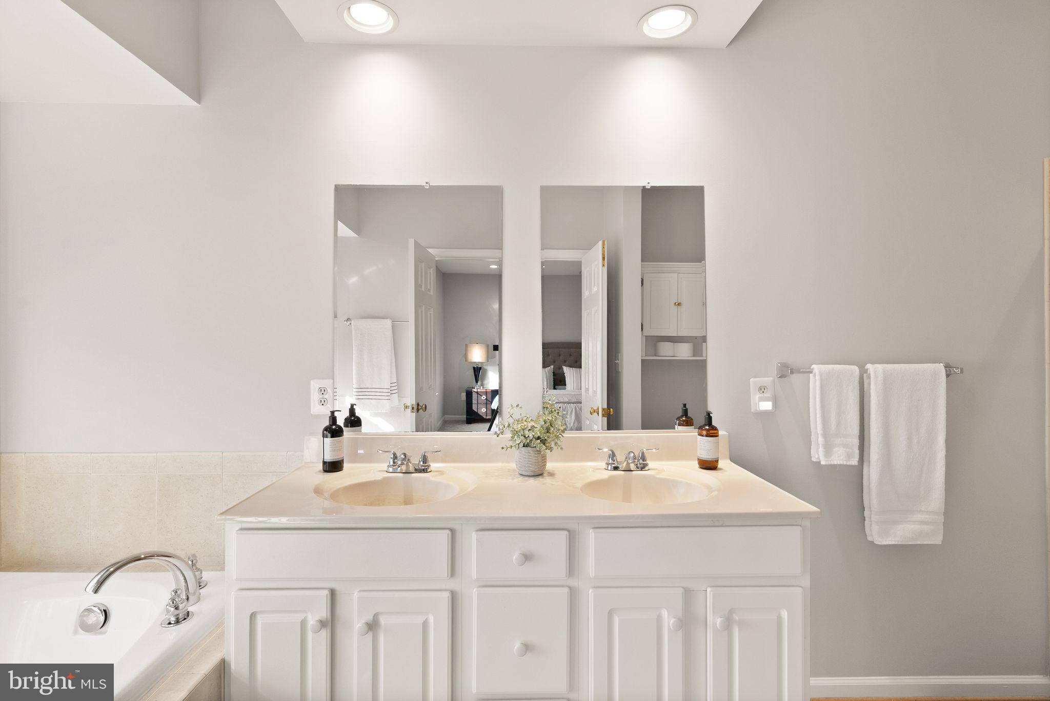 ASPEN HILL - Residential