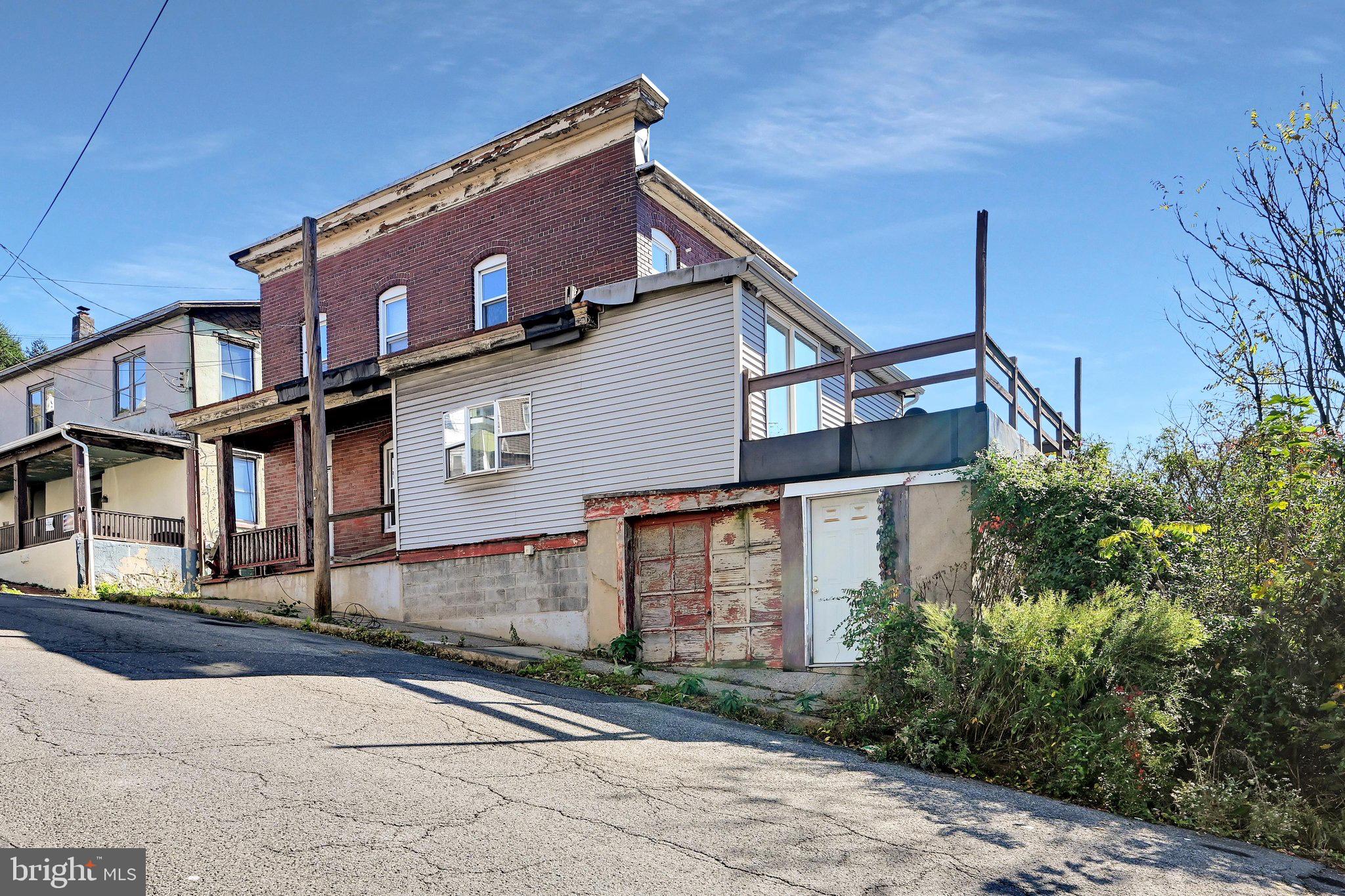 319 E RACE STREET