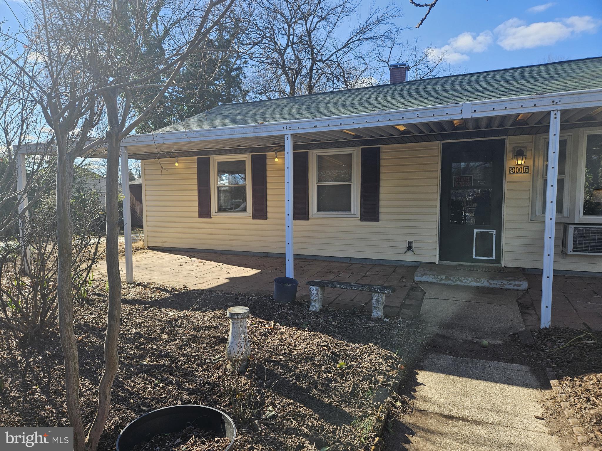 SOUTH LAWN - Residential