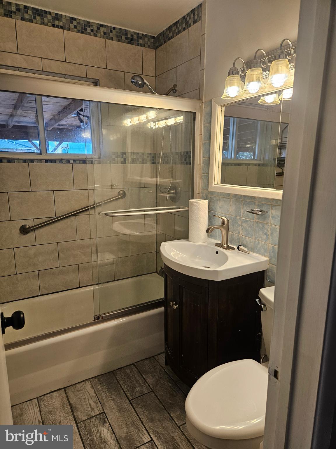 SOUTH LAWN - Residential