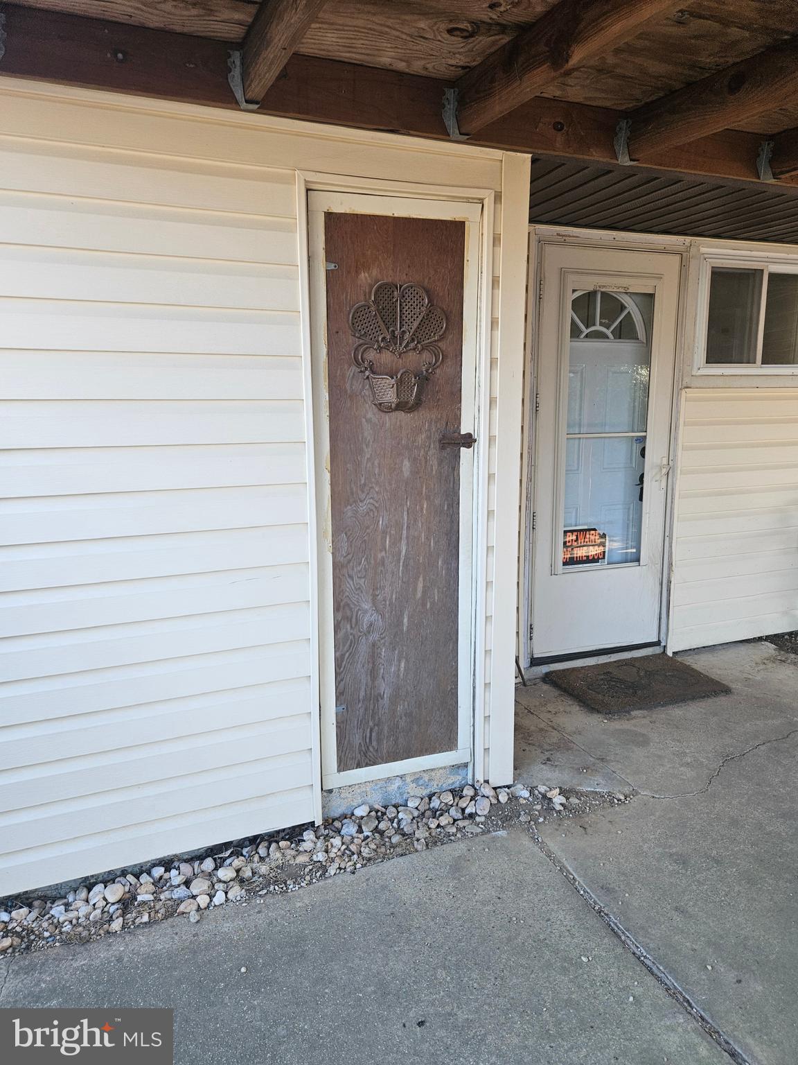 SOUTH LAWN - Residential