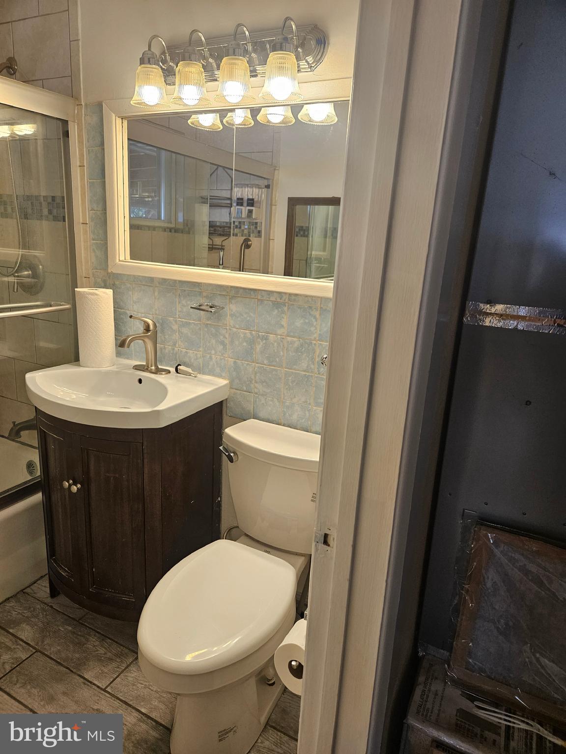 SOUTH LAWN - Residential