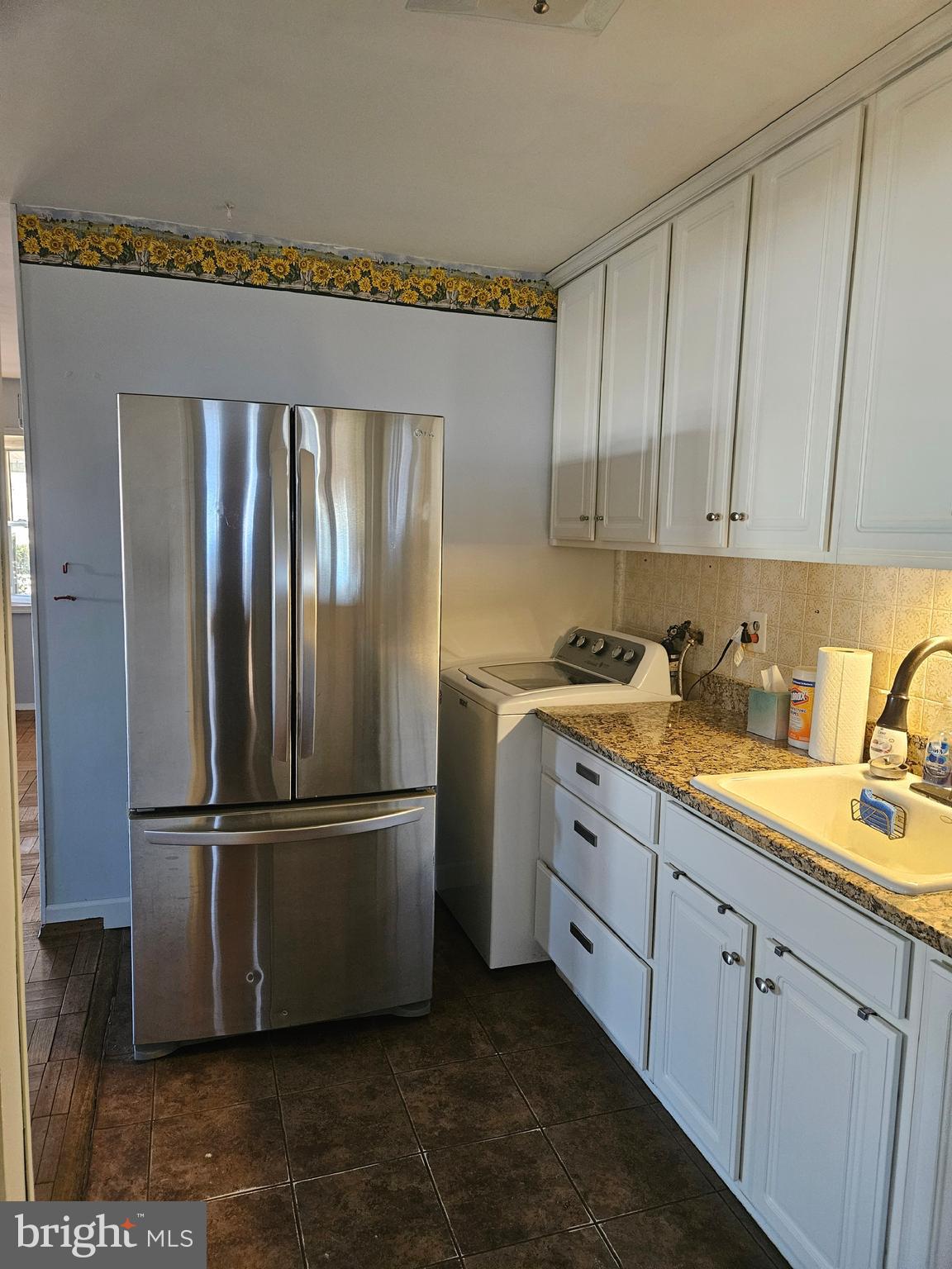 SOUTH LAWN - Residential