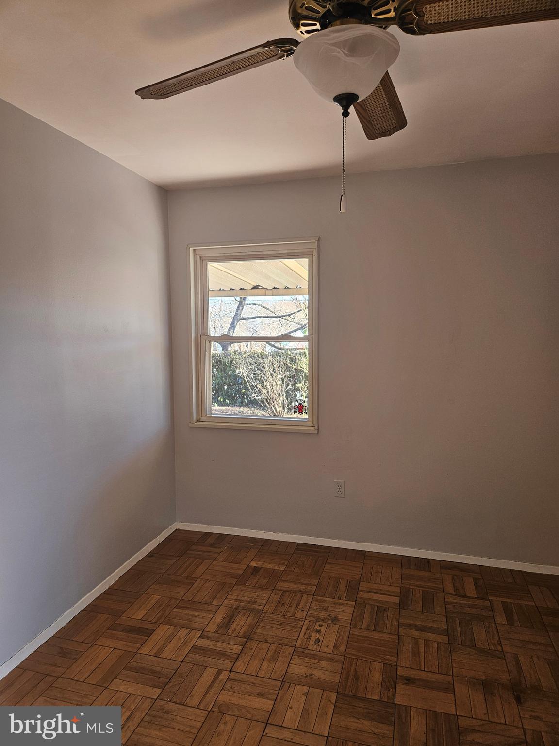 SOUTH LAWN - Residential