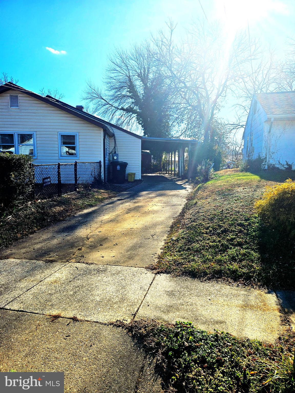 SOUTH LAWN - Residential