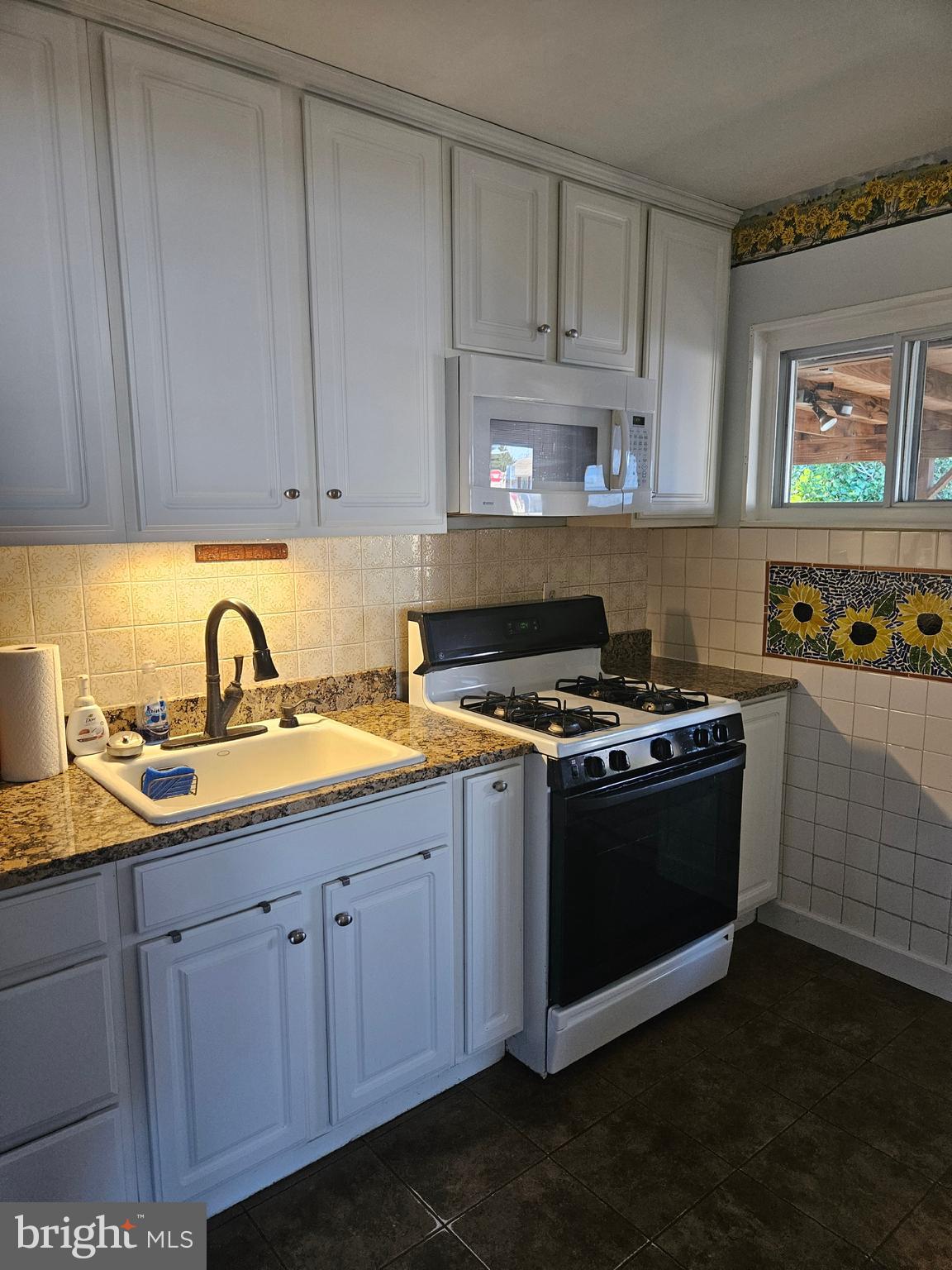 SOUTH LAWN - Residential