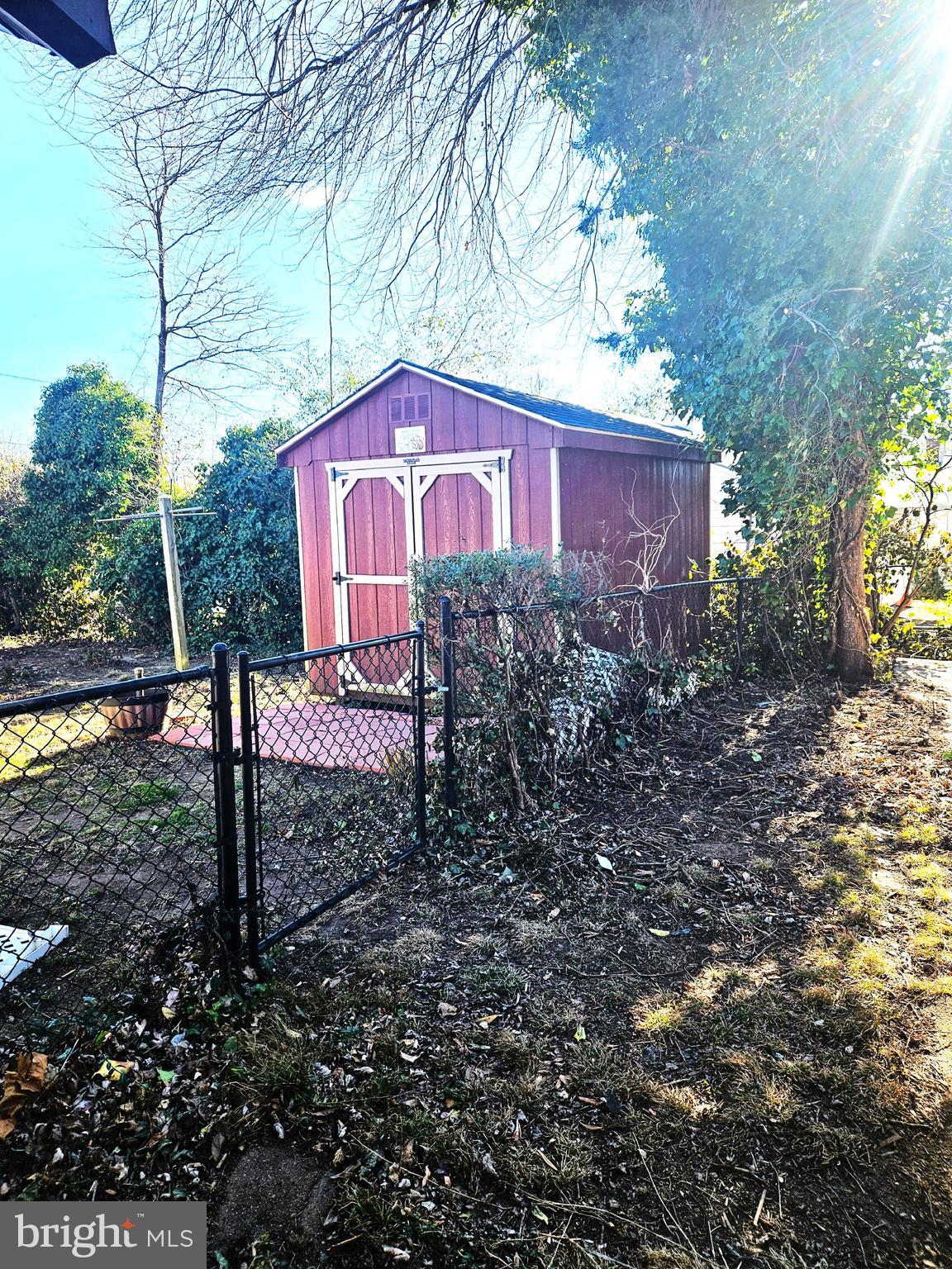 SOUTH LAWN - Residential