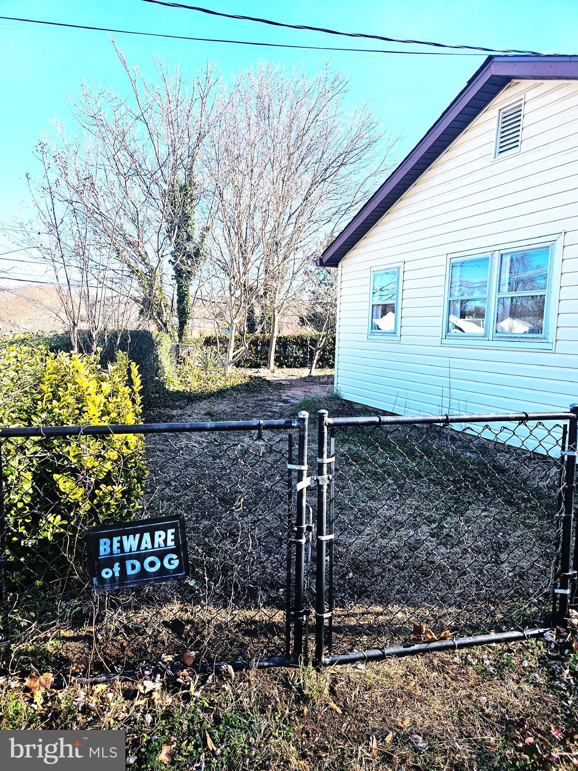 SOUTH LAWN - Residential