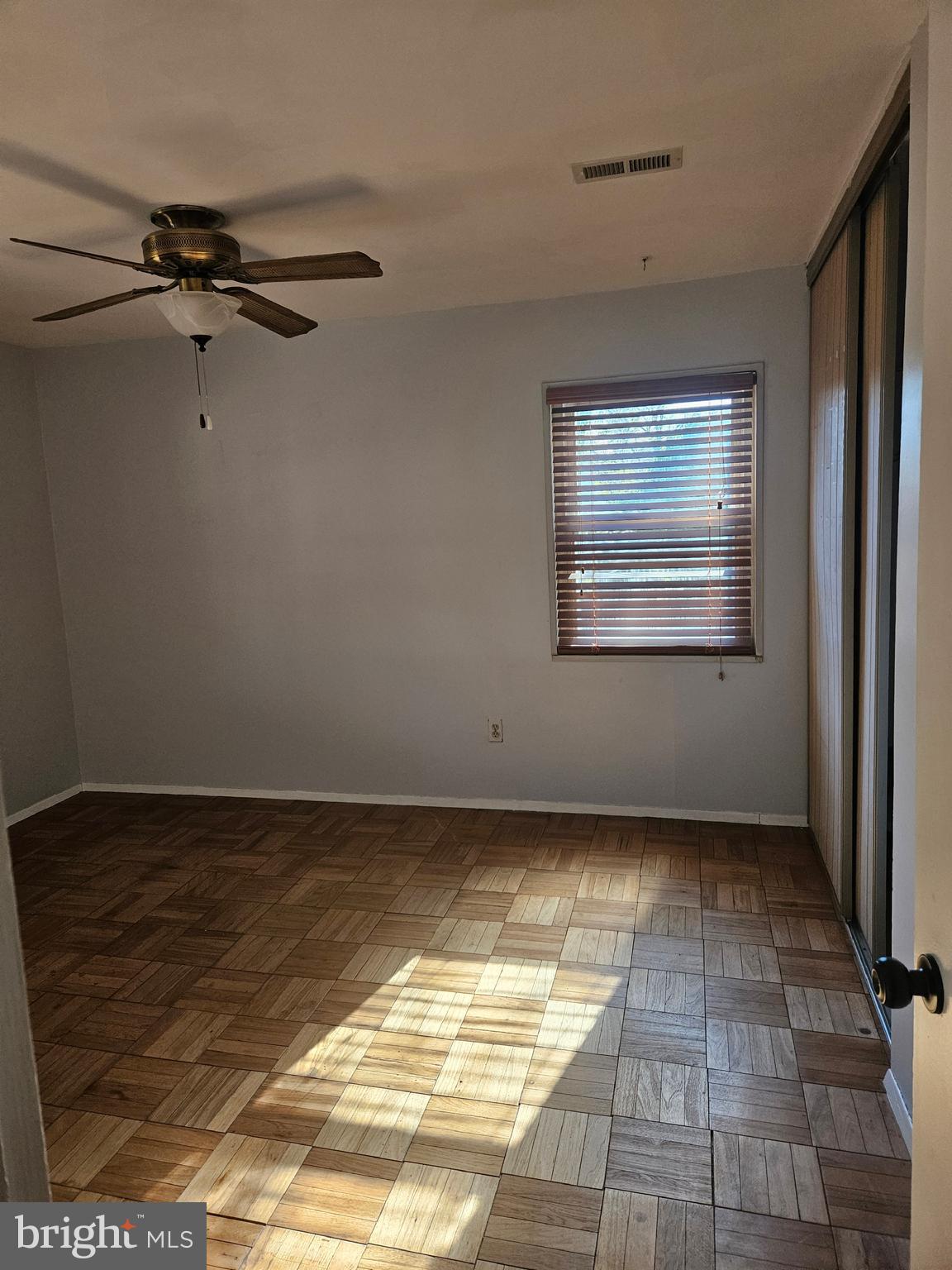 SOUTH LAWN - Residential