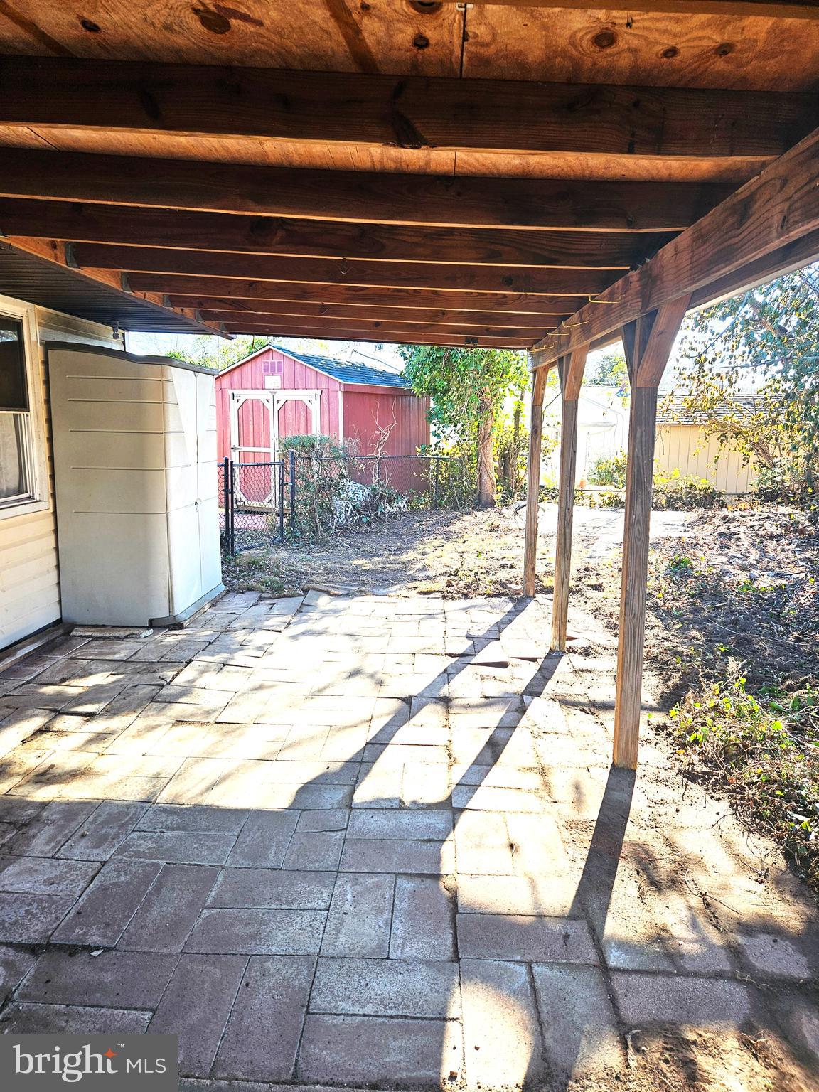 SOUTH LAWN - Residential