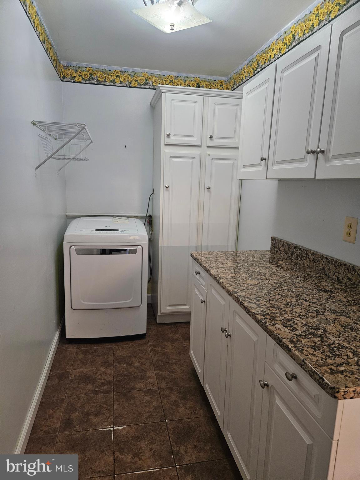 SOUTH LAWN - Residential