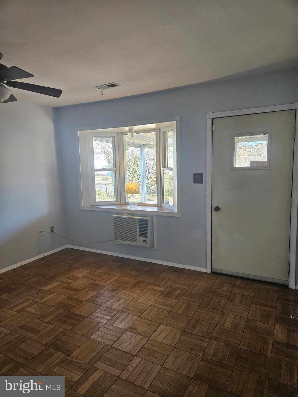 SOUTH LAWN - Residential