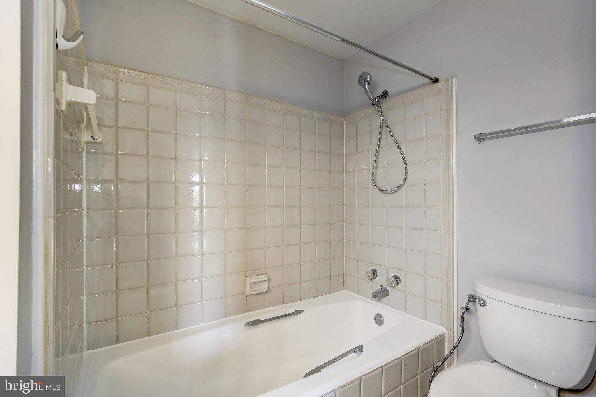 COUNCIL SQUARE - Residential Lease