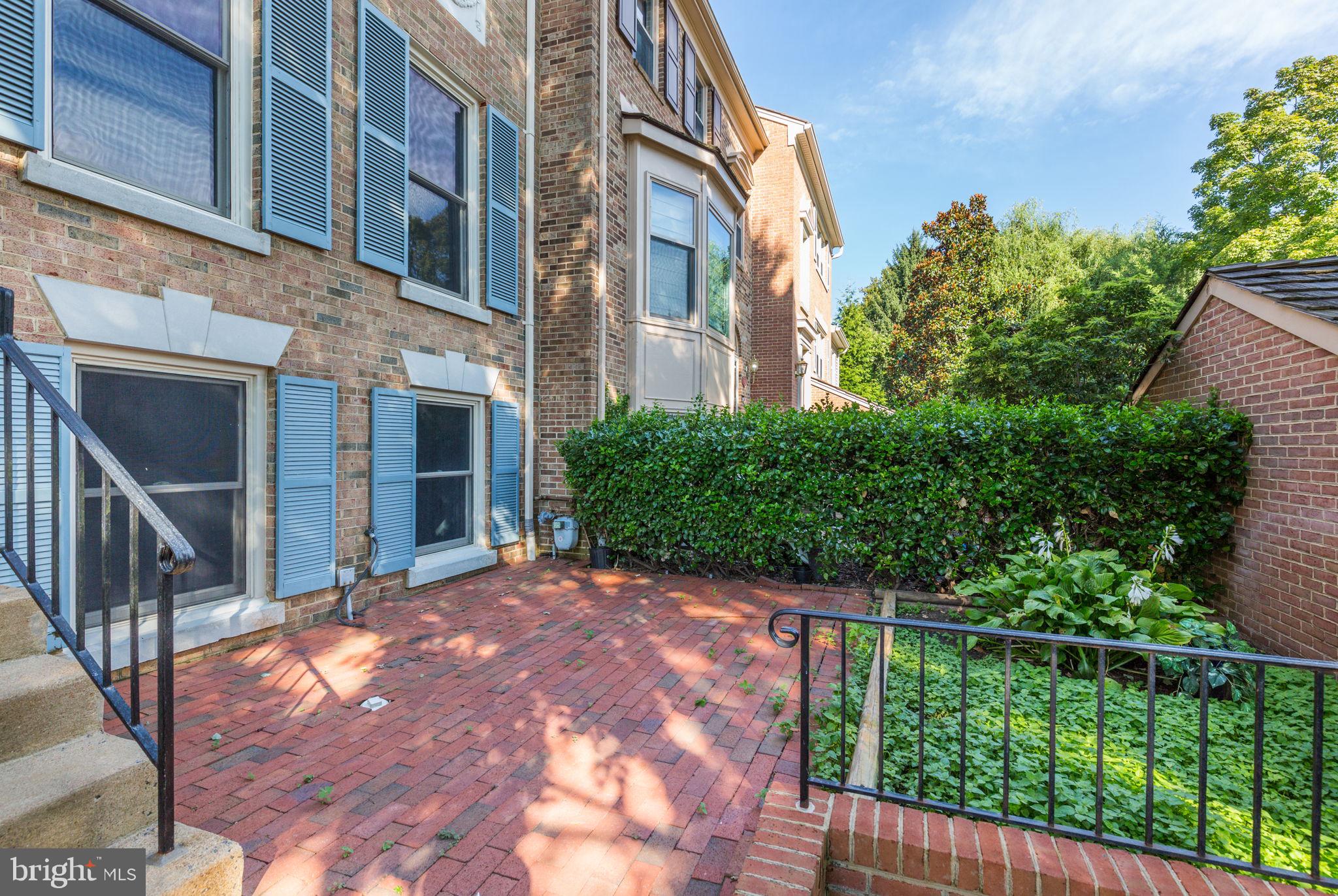 COUNCIL SQUARE - Residential Lease