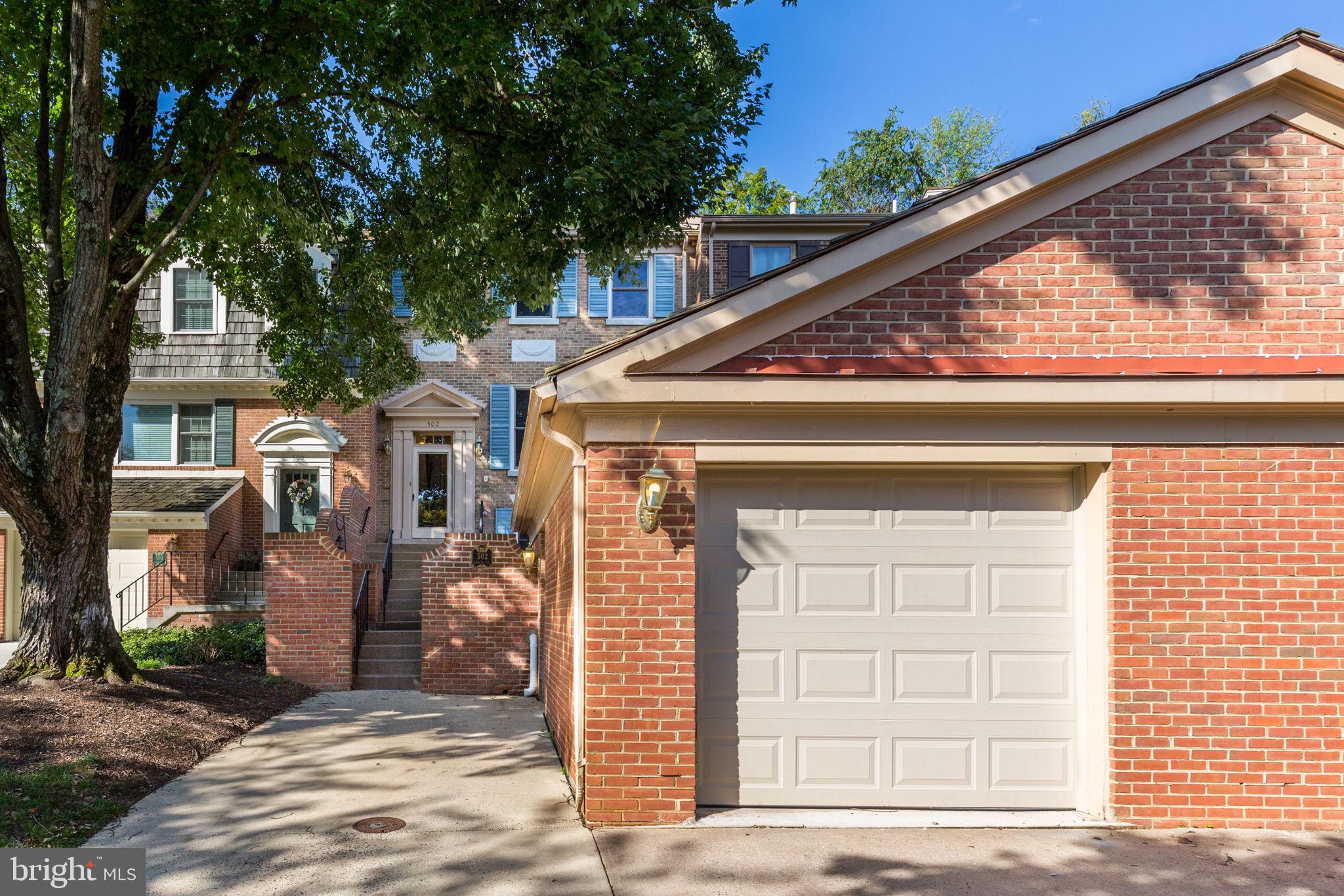 COUNCIL SQUARE - Residential Lease