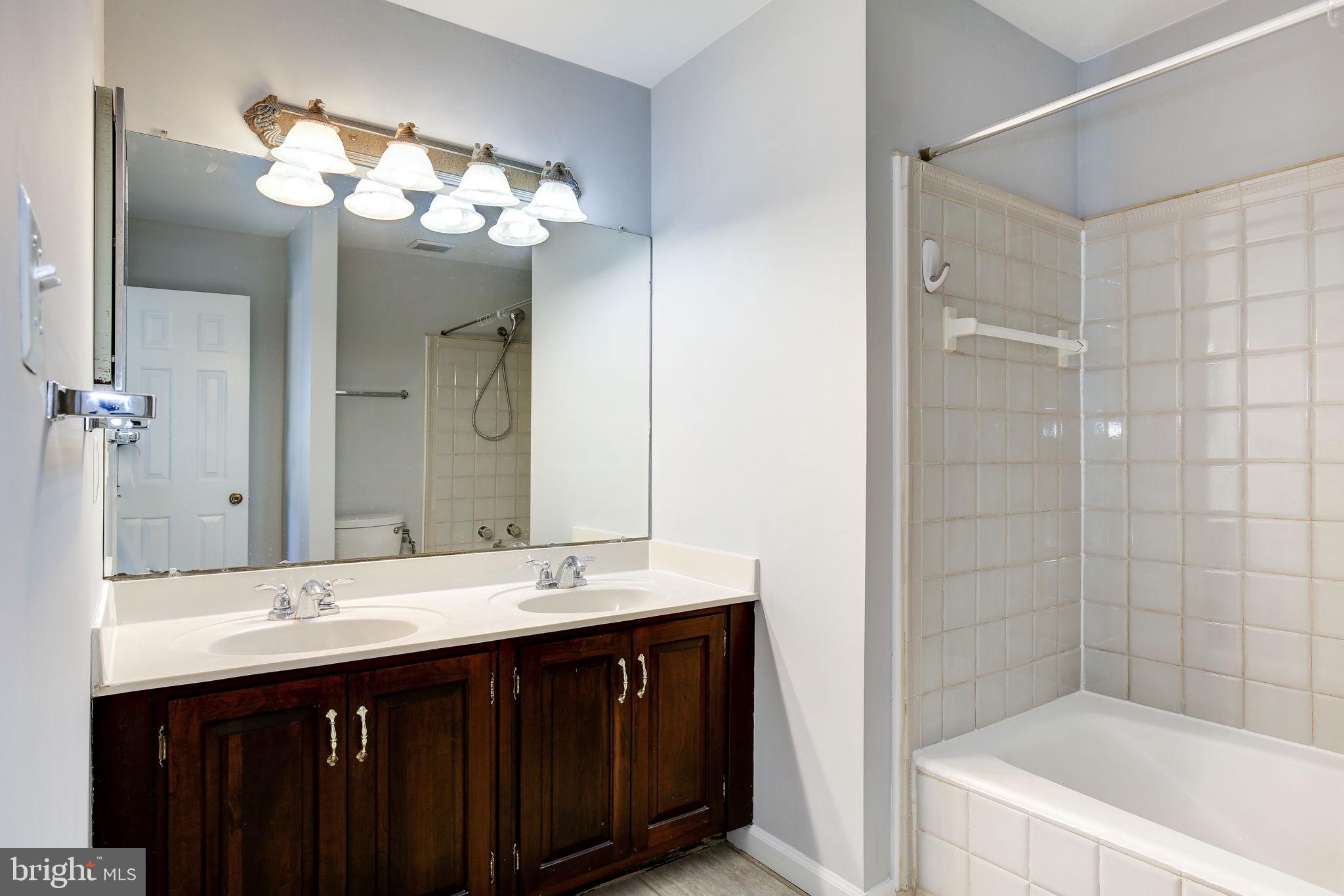 COUNCIL SQUARE - Residential Lease