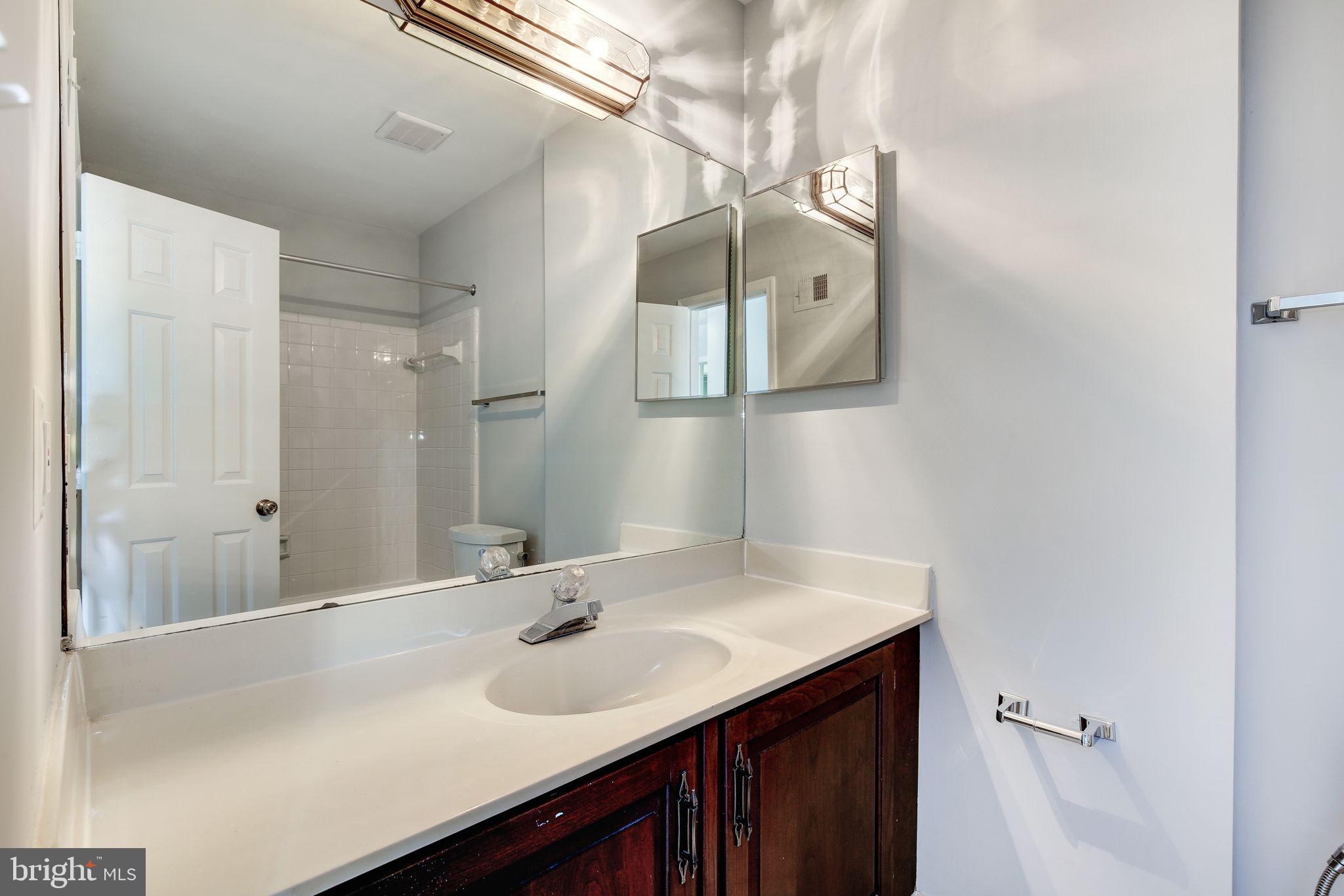 COUNCIL SQUARE - Residential Lease