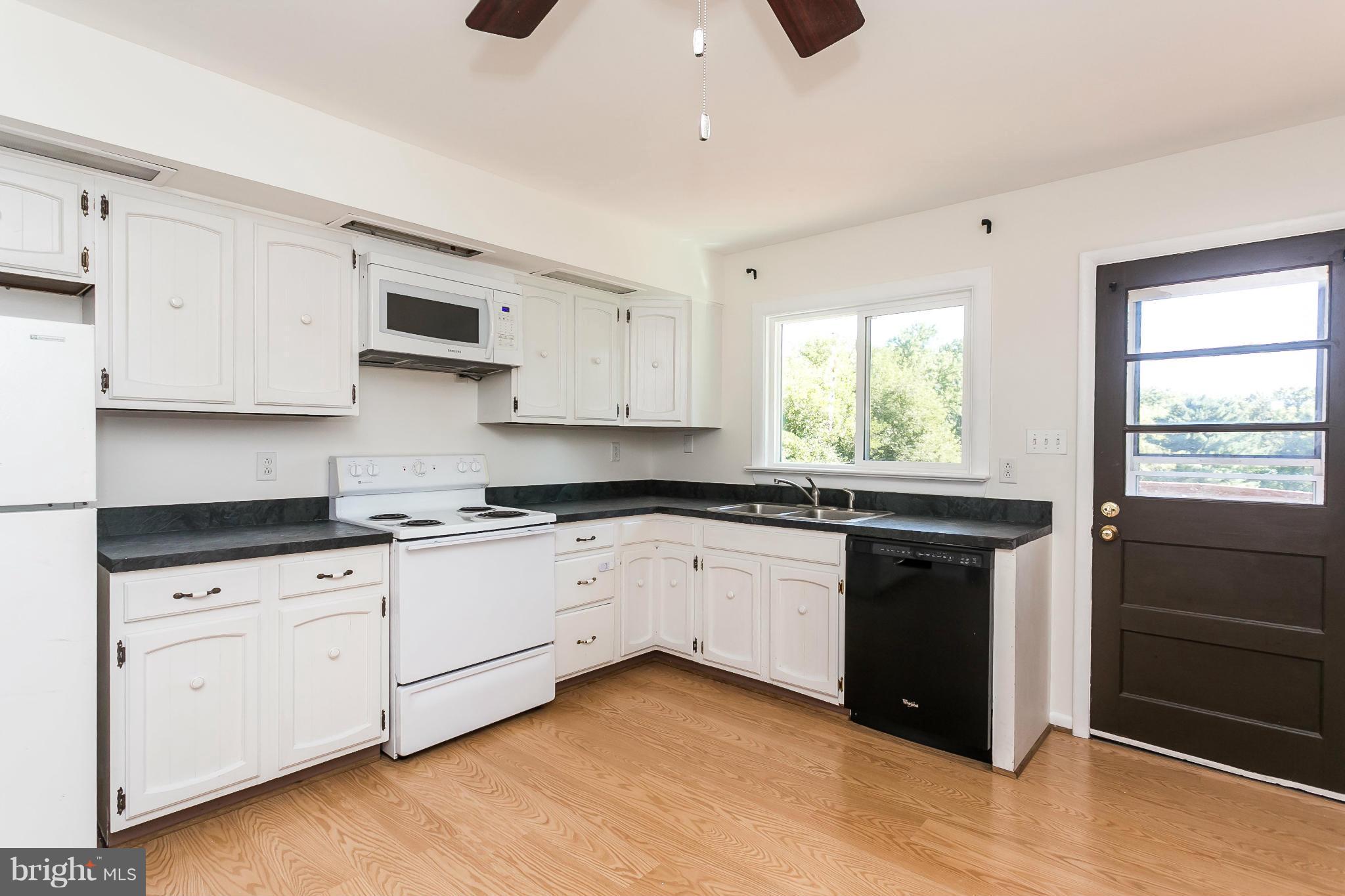 WALKER MANOR APARTMENTS - Residential