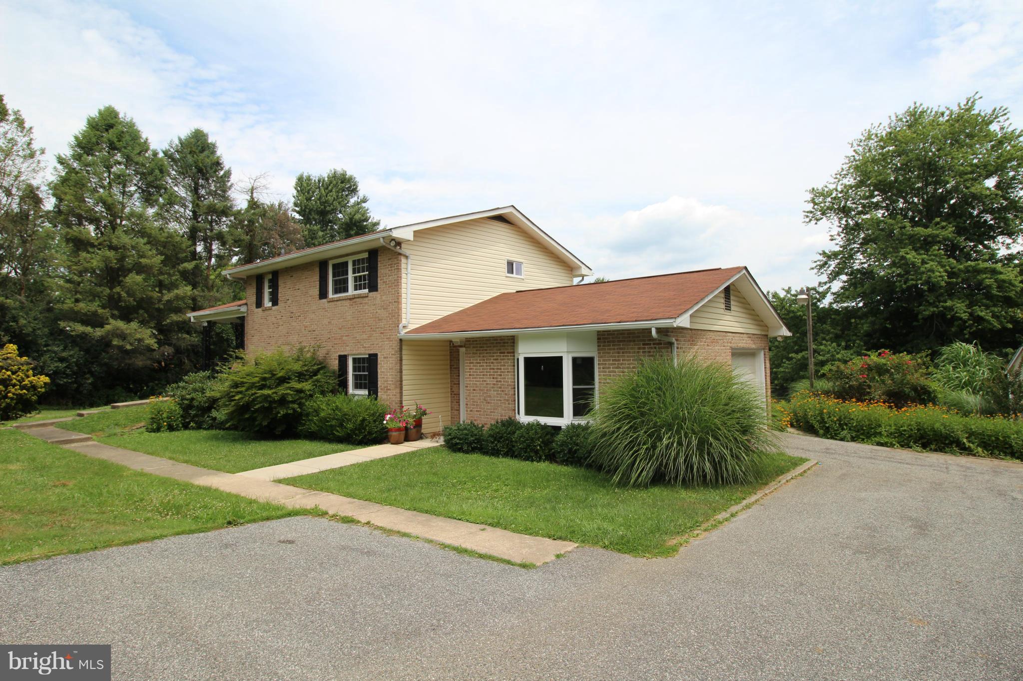 WALKER MANOR APARTMENTS - Residential