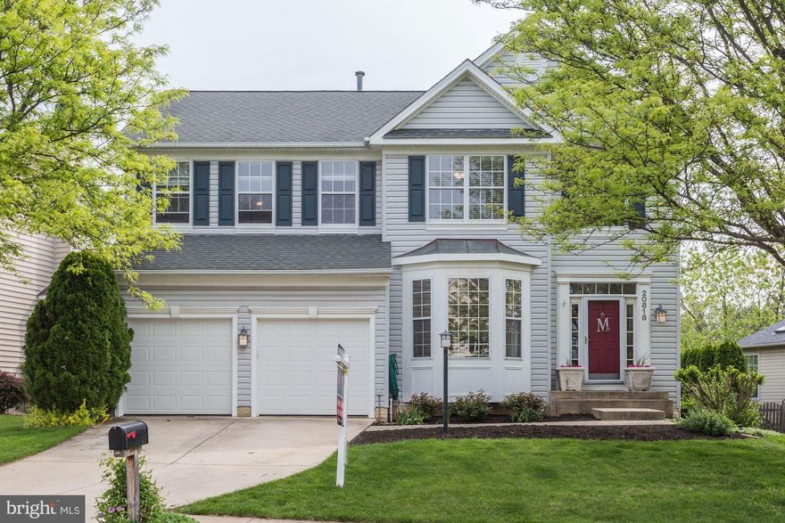 Great neighborhood, great cul-de-sac location.   Open floor plan with 2 story foyer, open kitchen with eat at bar, granite, & tons of storage. Living room with gas fireplace, ceiling fan, recessed lights & built in bookshelves.  Large deck featuring a covered portion with ceiling fan, and uncovered portion to soak in the sun.  Backyard is landscaped to be a private oasis.  Upper level has an oversized master bedroom with vaulted ceiling, ceiling fan, and his/her walk-i closets.  Master bath w/ soaking tub, dual vanities & a stand up shower.  Home also features bedroom ceiling fans, lots of crown molding, wainscoting, bay windows, newer water heater, recently replaced garage doors, renovated baths, & hardwood floors and carpet.  Lower level has outside access with walkup steps, full bath, bonus room for guests, and large laundry room w/storage.  This home is ready to welcome it's new owners.