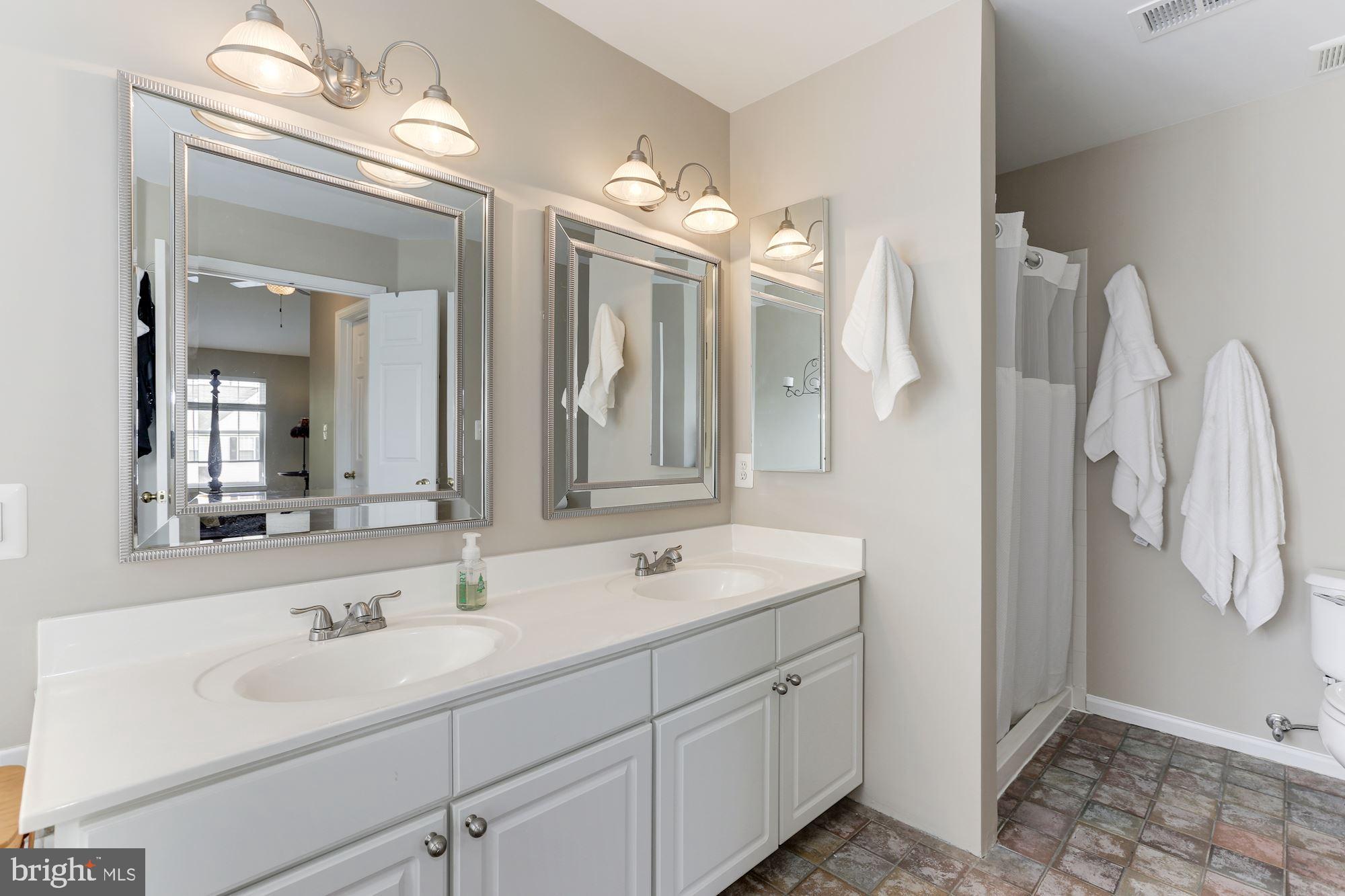 ASHBURN VILLAGE - Residential