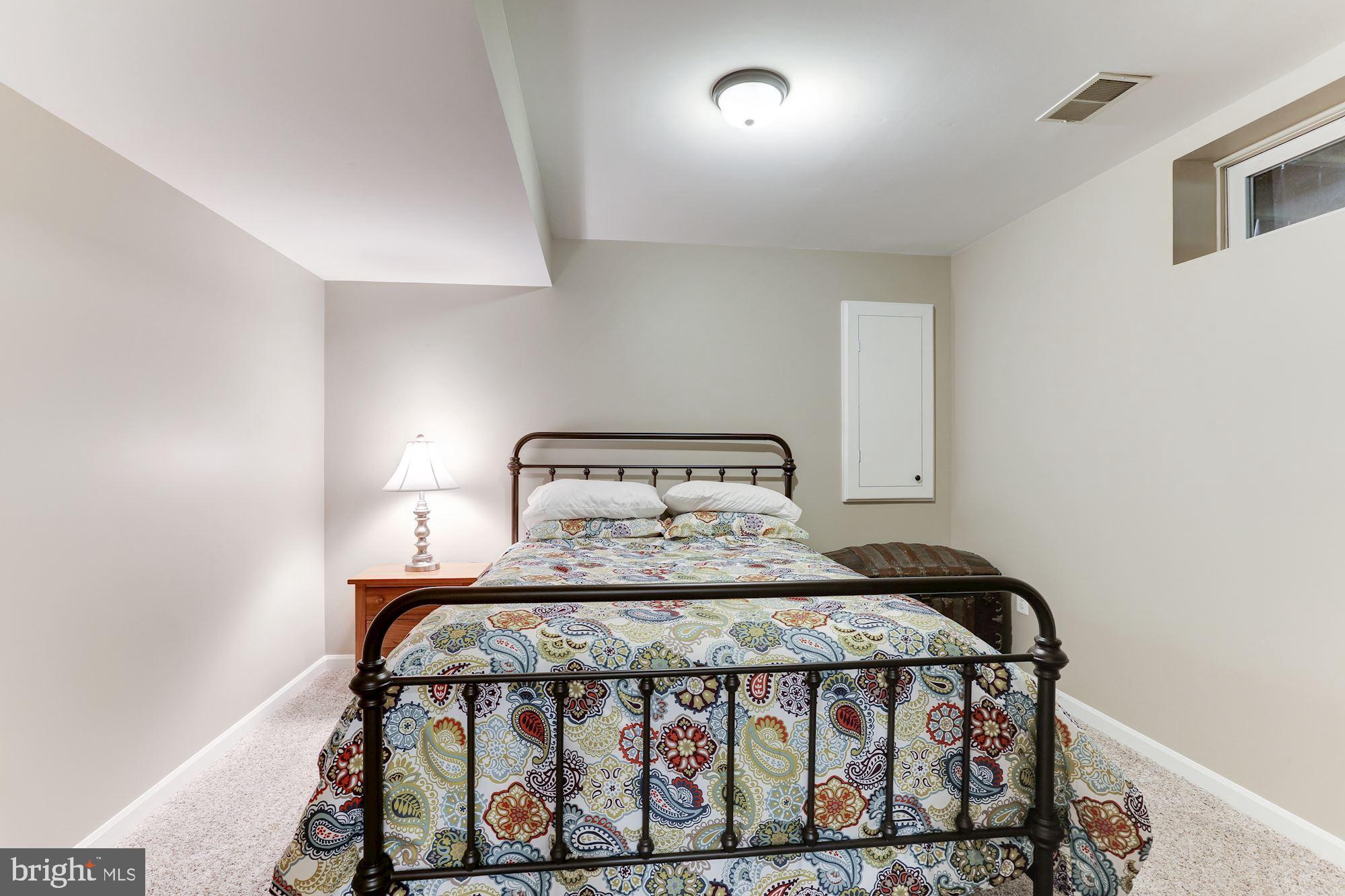 ASHBURN VILLAGE - Residential