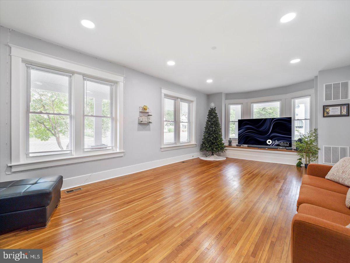 OAK HILL - Residential