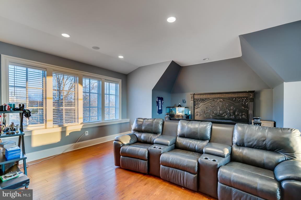 CREIGHTON FARMS - Residential