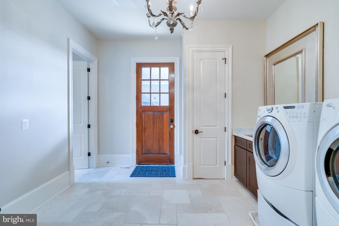 CREIGHTON FARMS - Residential