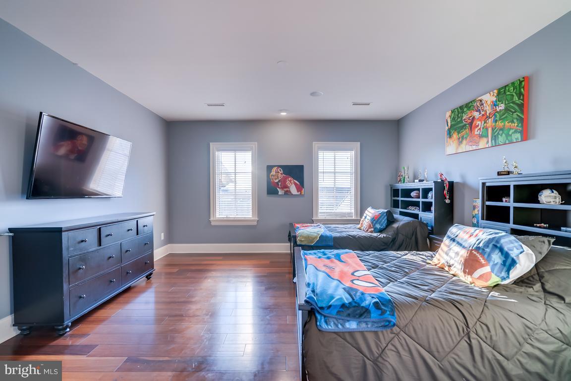 CREIGHTON FARMS - Residential