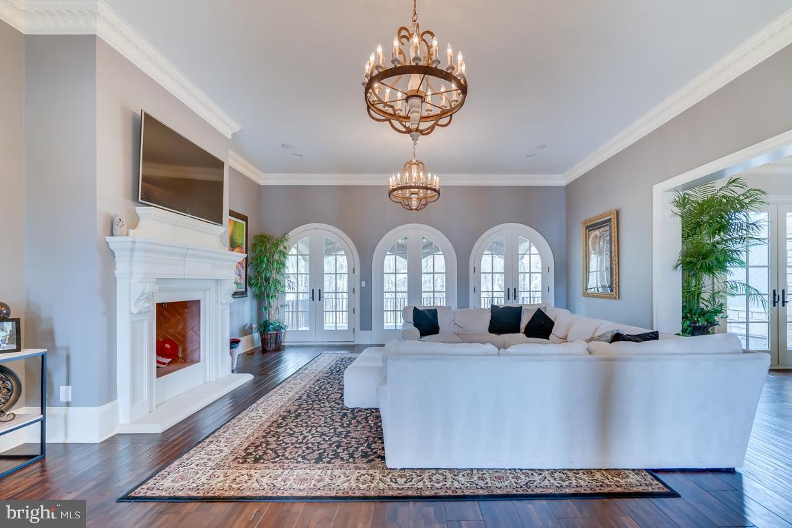 CREIGHTON FARMS - Residential