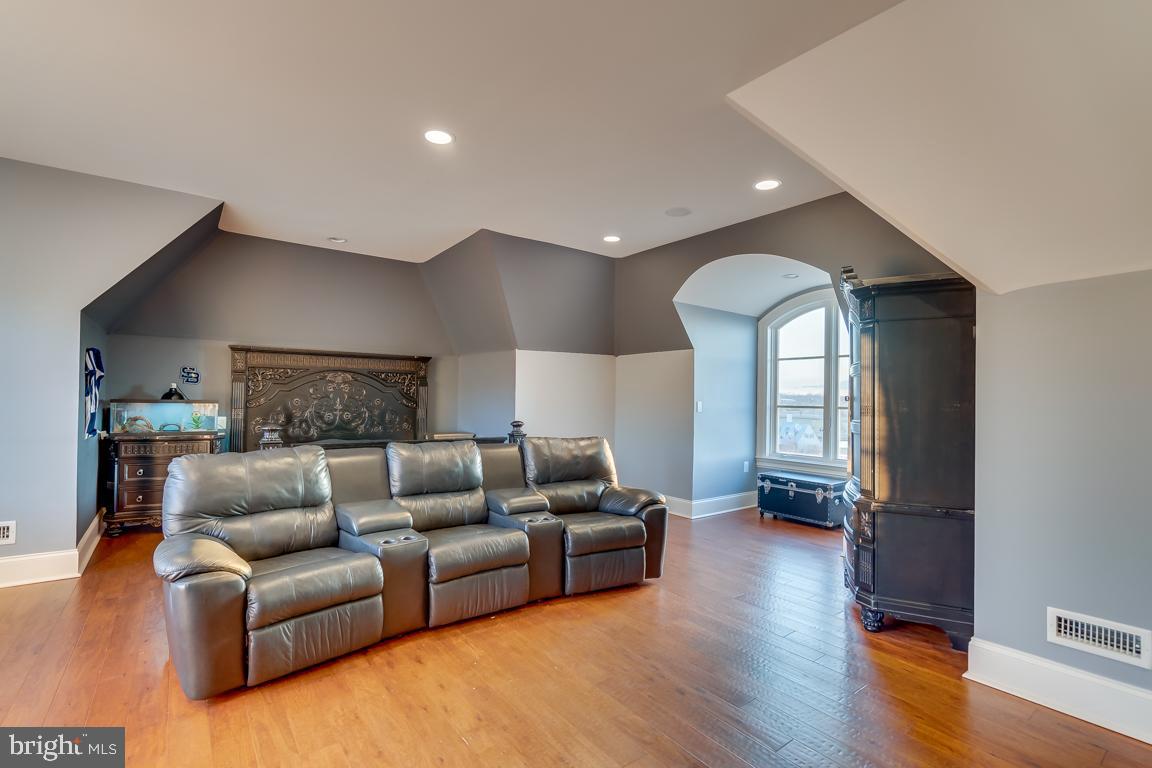 CREIGHTON FARMS - Residential