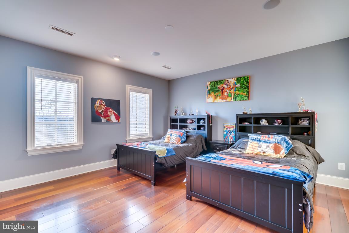 CREIGHTON FARMS - Residential