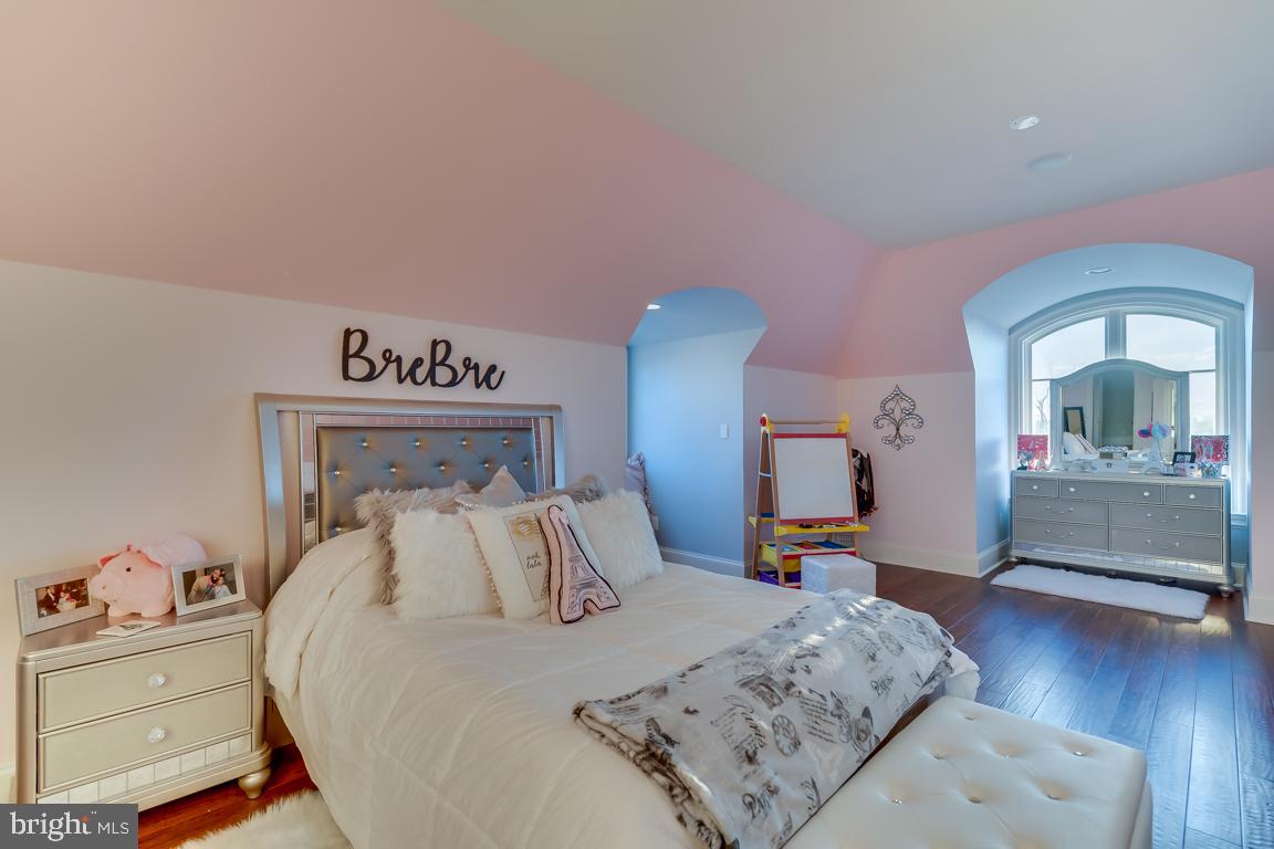 CREIGHTON FARMS - Residential